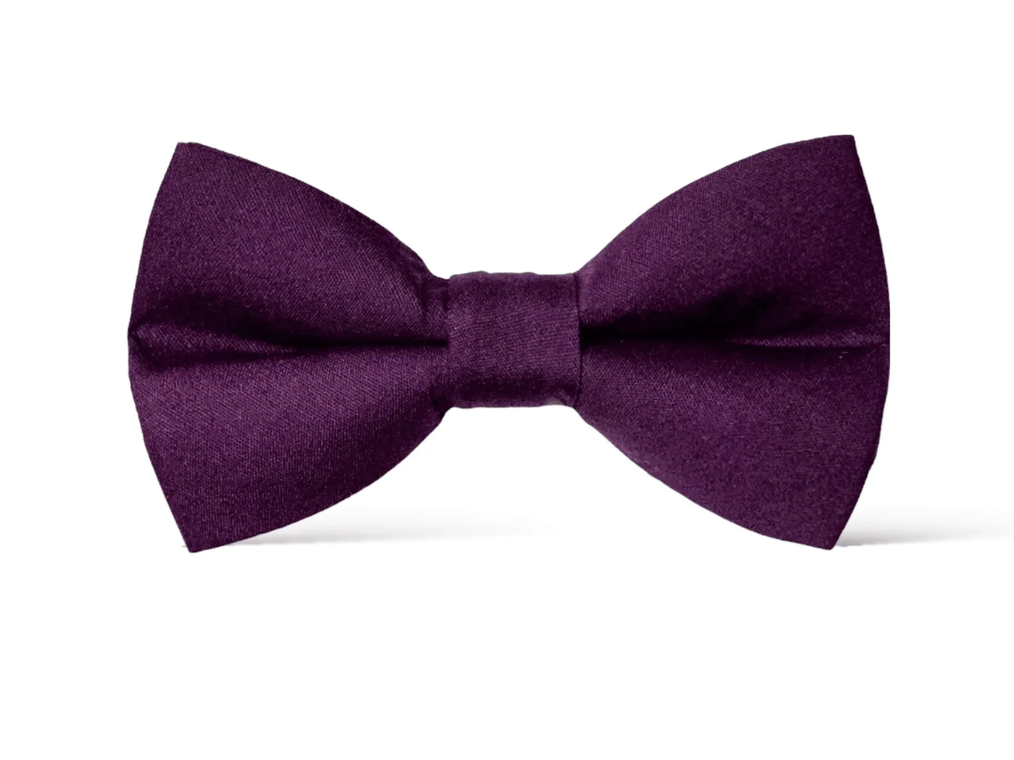 Size chart for pre-tied bow ties from The Bold Bow Tie detailing measurements across three sizes. Small is 3.5 inches wide and recommended for ages 6 months to 5 years. Medium is 4 inches wide and recommended for ages 6 to 12 years. Large is 4.5 inches wide and recommended for ages 13 years and up. Visual icons illustrate the relative sizes with horizontal arrows showing that width is measured from wingtip to wingtip. Bottom text notes that all bow ties are pre-tied and ready to add to your outfit.
