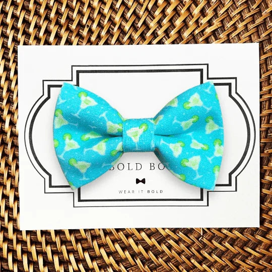 Dog bow tie size chart. Size Small is 3 1/2 inches wide for small dogs under 15 lbs. Size Medium is 4 inches wide for medium dogs between 15 band 40 lbs. Size Large is 4 1/2 inches wide for Large Dogs between 40 band 80 lbs. Size Extra Large is 5 1/2 inches wide for Extra Large Dogs over 80 lbs. Sizing is up to preference and pet bow ties slide on to dog collars with elastic.
