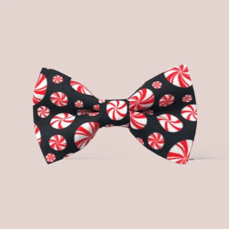 Size chart for hair bows from The Bold Bow Tie detailing dimensions across three sizes. Small is 3.5 inches wide. Medium is 4 inches wide. Large is 4.5 inches wide. Visual graphics illustrate the increasing scale of each bow with horizontal dotted arrows showing that the width is measured from side to side. Bottom text specifies that all hair bows come on alligator clips.
