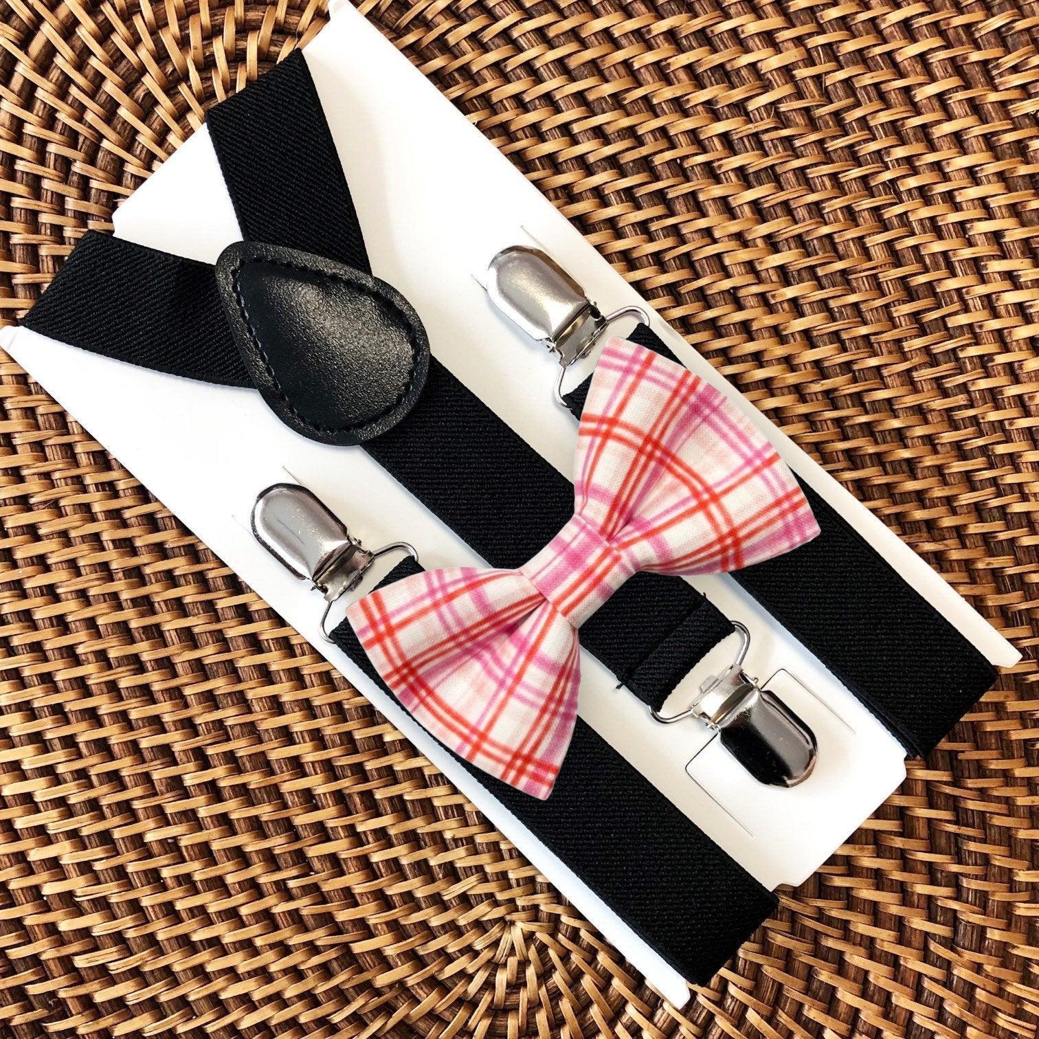 The Bold Bow Tie size chart for bow tie and suspender sets showing Small, Medium, Adult, and Big & Tall sizes with typical age ranges, suspender lengths, and bow tie widths. Small fits ages 6 months–6 years with 18–29 inch suspenders and a 3.5 inch bow tie; Medium fits ages 7–12 years with 25.5–40 inch suspenders and a 4 inch bow tie; Adult fits ages 13 years–6 feet tall with 25.5–40 inch suspenders and a 4.5 inch bow tie; Big & Tall fits over 6 feet tall with 31–53 inch suspenders and a 4.5 inch bow tie.