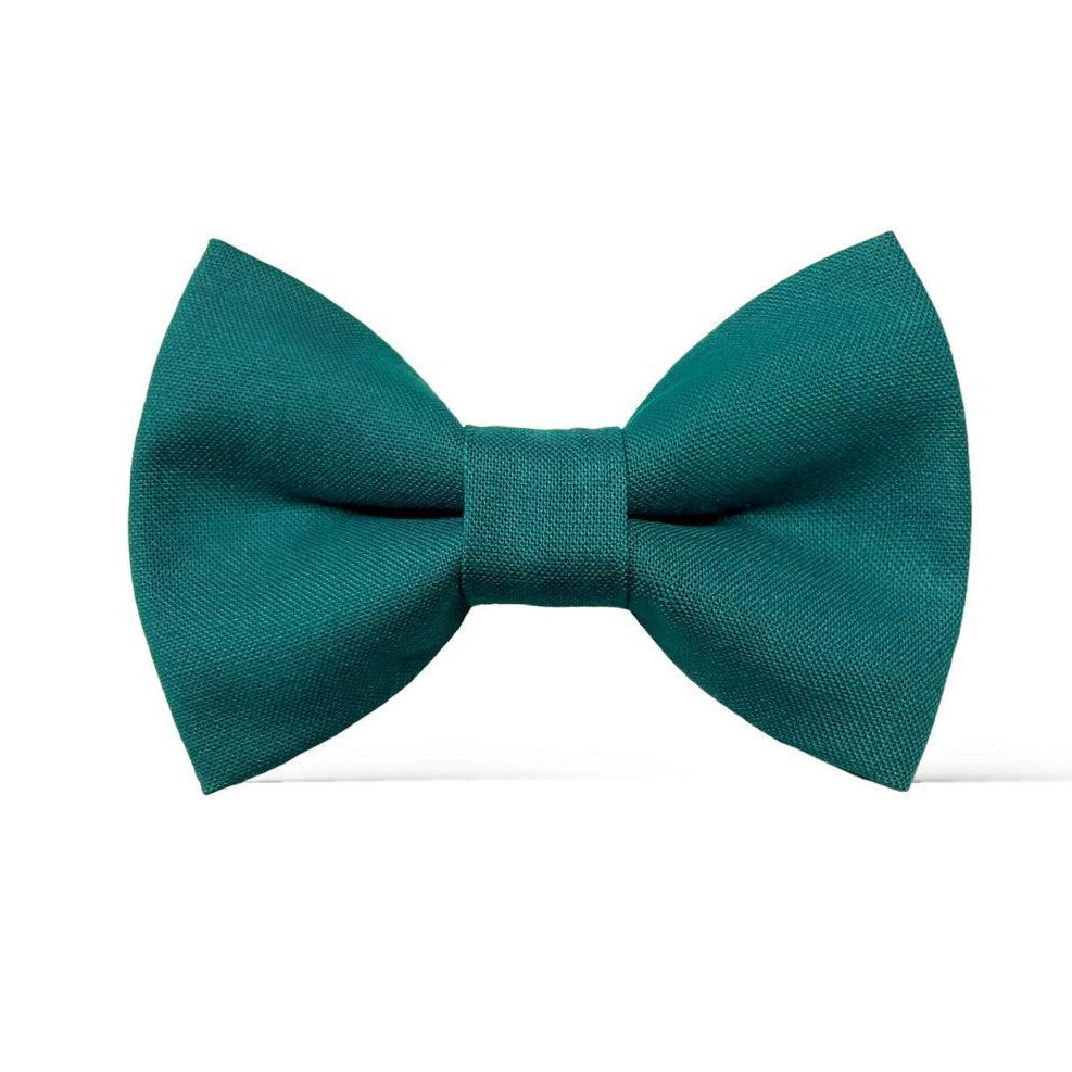 Size chart for pre-tied bow ties from The Bold Bow Tie detailing measurements across three sizes. Small is 3.5 inches wide and recommended for ages 6 months to 5 years. Medium is 4 inches wide and recommended for ages 6 to 12 years. Large is 4.5 inches wide and recommended for ages 13 years and up. Visual icons illustrate the relative sizes with horizontal arrows showing that width is measured from wingtip to wingtip. Bottom text notes that all bow ties are pre-tied and ready to add to your outfit.