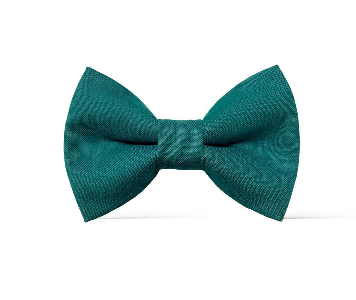 Size chart for pre-tied bow ties from The Bold Bow Tie detailing measurements across three sizes. Small is 3.5 inches wide and recommended for ages 6 months to 5 years. Medium is 4 inches wide and recommended for ages 6 to 12 years. Large is 4.5 inches wide and recommended for ages 13 years and up. Visual icons illustrate the relative sizes with horizontal arrows showing that width is measured from wingtip to wingtip. Bottom text notes that all bow ties are pre-tied and ready to add to your outfit.