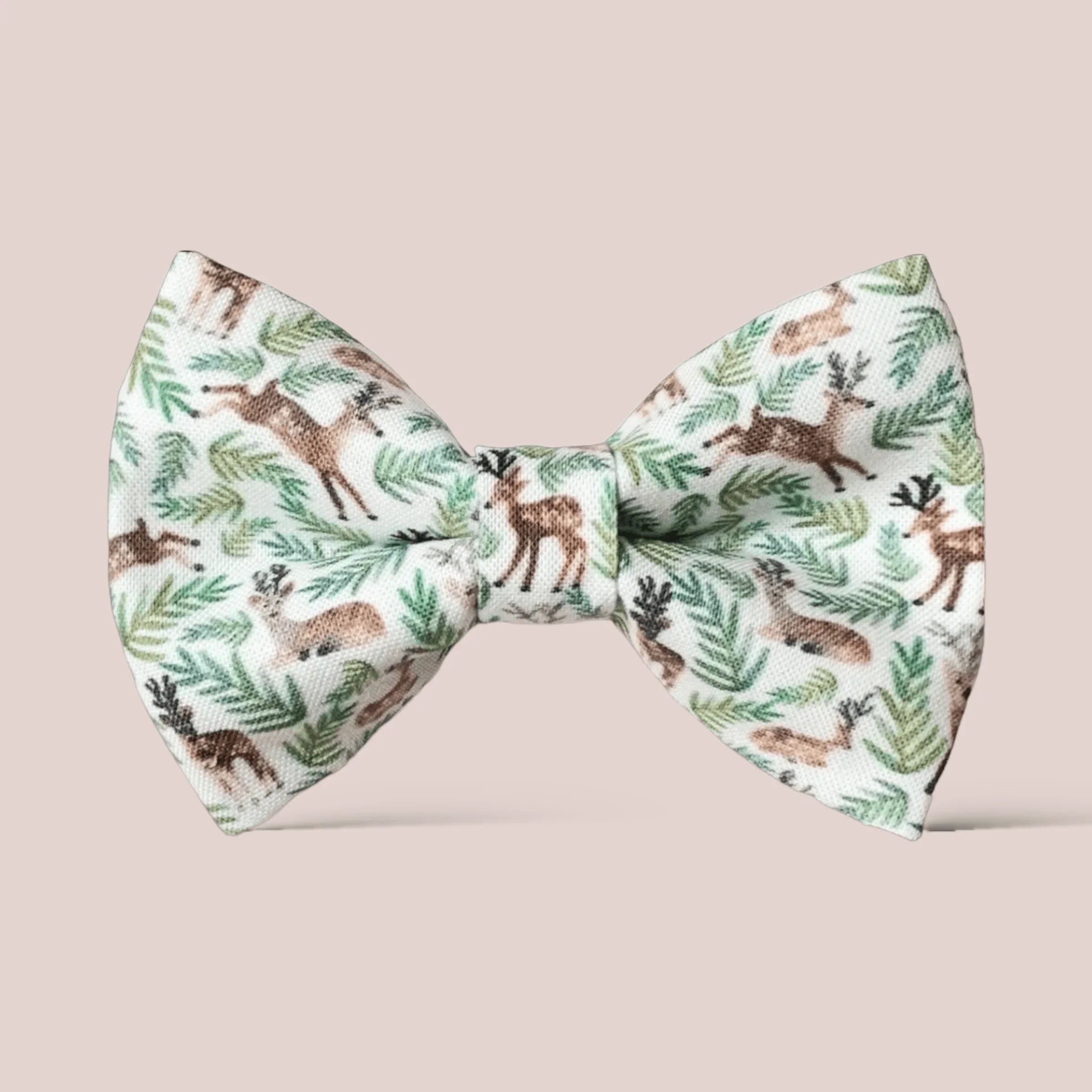 Size chart for hair bows from The Bold Bow Tie detailing dimensions across three sizes. Small is 3.5 inches wide. Medium is 4 inches wide. Large is 4.5 inches wide. Visual graphics illustrate the increasing scale of each bow with horizontal dotted arrows showing that the width is measured from side to side. Bottom text specifies that all hair bows come on alligator clips.