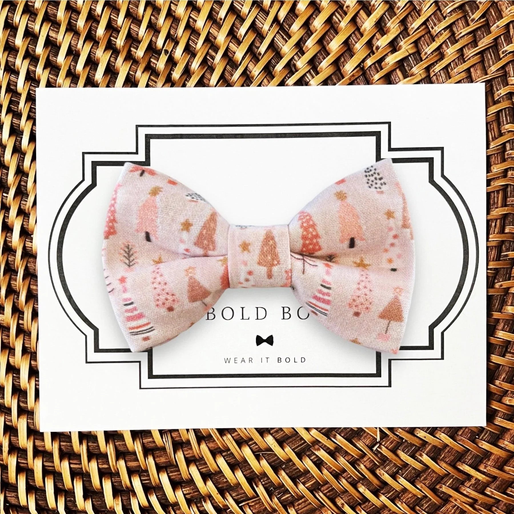 Dog bow tie size chart. Size Small is 3 1/2 inches wide for small dogs under 15 lbs. Size Medium is 4 inches wide for medium dogs between 15 band 40 lbs. Size Large is 4 1/2 inches wide for Large Dogs between 40 band 80 lbs. Size Extra Large is 5 1/2 inches wide for Extra Large Dogs over 80 lbs. Sizing is up to preference and pet bow ties slide on to dog collars with elastic.