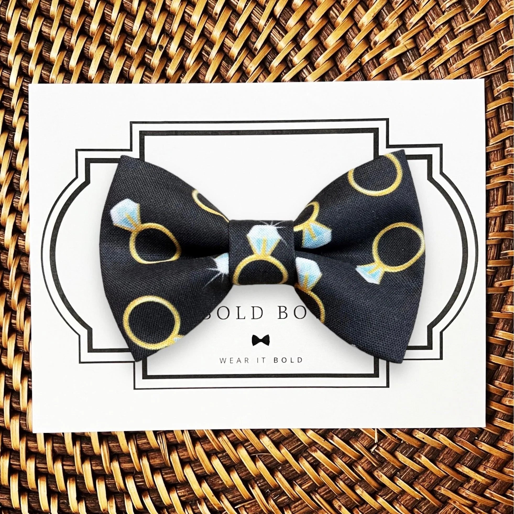 Dog bow tie size chart. Size Small is 3 1/2 inches wide for small dogs under 15 lbs. Size Medium is 4 inches wide for medium dogs between 15 band 40 lbs. Size Large is 4 1/2 inches wide for Large Dogs between 40 band 80 lbs. Size Extra Large is 5 1/2 inches wide for Extra Large Dogs over 80 lbs. Sizing is up to preference and pet bow ties slide on to dog collars with elastic.