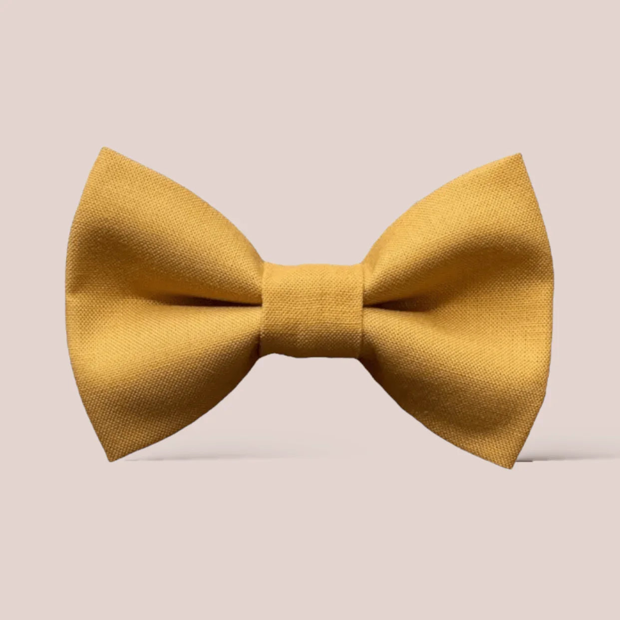Size chart for hair bows from The Bold Bow Tie detailing dimensions across three sizes. Small is 3.5 inches wide. Medium is 4 inches wide. Large is 4.5 inches wide. Visual graphics illustrate the increasing scale of each bow with horizontal dotted arrows showing that the width is measured from side to side. Bottom text specifies that all hair bows come on alligator clips.