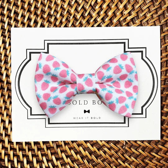 Dog bow tie size chart. Size Small is 3 1/2 inches wide for small dogs under 15 lbs. Size Medium is 4 inches wide for medium dogs between 15 band 40 lbs. Size Large is 4 1/2 inches wide for Large Dogs between 40 band 80 lbs. Size Extra Large is 5 1/2 inches wide for Extra Large Dogs over 80 lbs. Sizing is up to preference and pet bow ties slide on to dog collars with elastic.