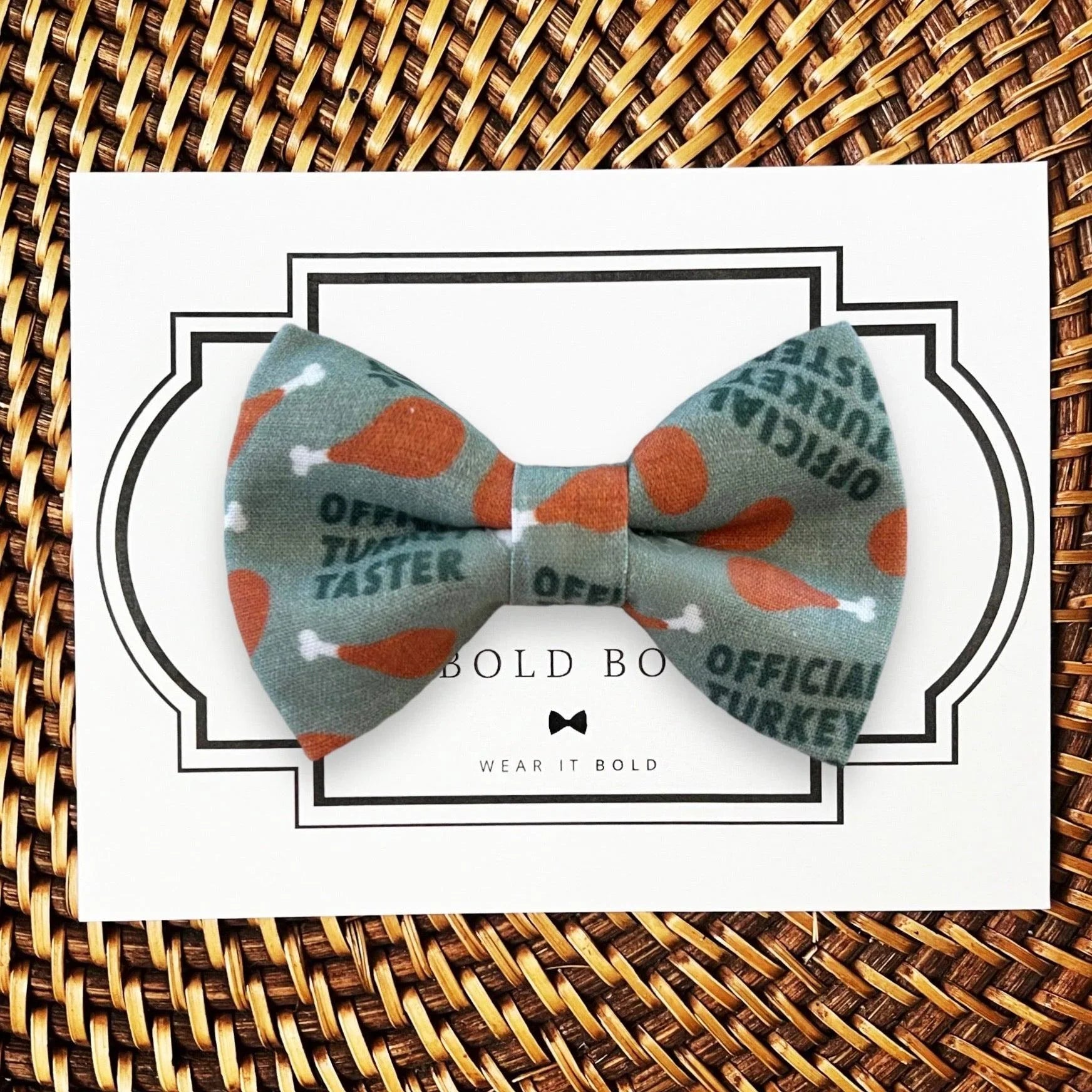 Dog bow tie size chart. Size Small is 3 1/2 inches wide for small dogs under 15 lbs. Size Medium is 4 inches wide for medium dogs between 15 band 40 lbs. Size Large is 4 1/2 inches wide for Large Dogs between 40 band 80 lbs. Size Extra Large is 5 1/2 inches wide for Extra Large Dogs over 80 lbs. Sizing is up to preference and pet bow ties slide on to dog collars with elastic.