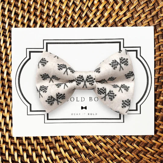 Dog bow tie size chart. Size Small is 3 1/2 inches wide for small dogs under 15 lbs. Size Medium is 4 inches wide for medium dogs between 15 band 40 lbs. Size Large is 4 1/2 inches wide for Large Dogs between 40 band 80 lbs. Size Extra Large is 5 1/2 inches wide for Extra Large Dogs over 80 lbs. Sizing is up to preference and pet bow ties slide on to dog collars with elastic.