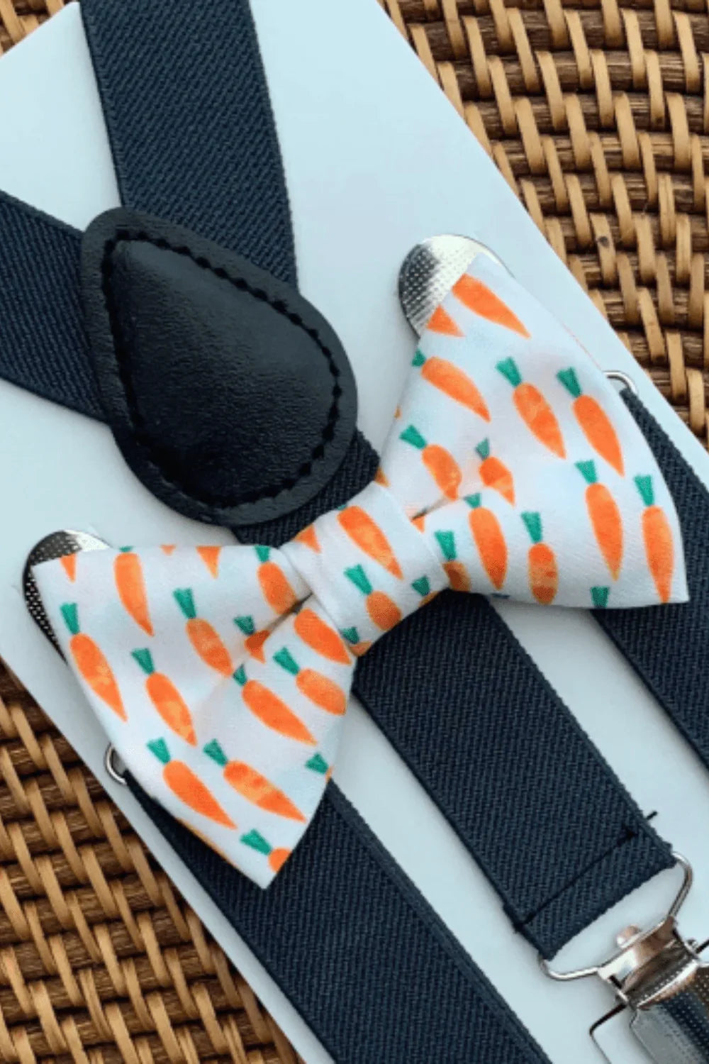 Size chart for suspender and bow tie sets from The Bold Bow Tie. Small (6mo-6yr): 18"-29" suspenders, 3.5" bow. Medium (7-12yr): 25.5"-40" suspenders, 4" bow. Adult (13yr-6ft tall): 25.5"-40" suspenders, 4.5" bow. Big & Tall (Over 6ft tall): 31"-53" suspenders, 4.5" bow. Instructions note to measure from the back waistband over the shoulder to the front waistband for a comfortable fit.