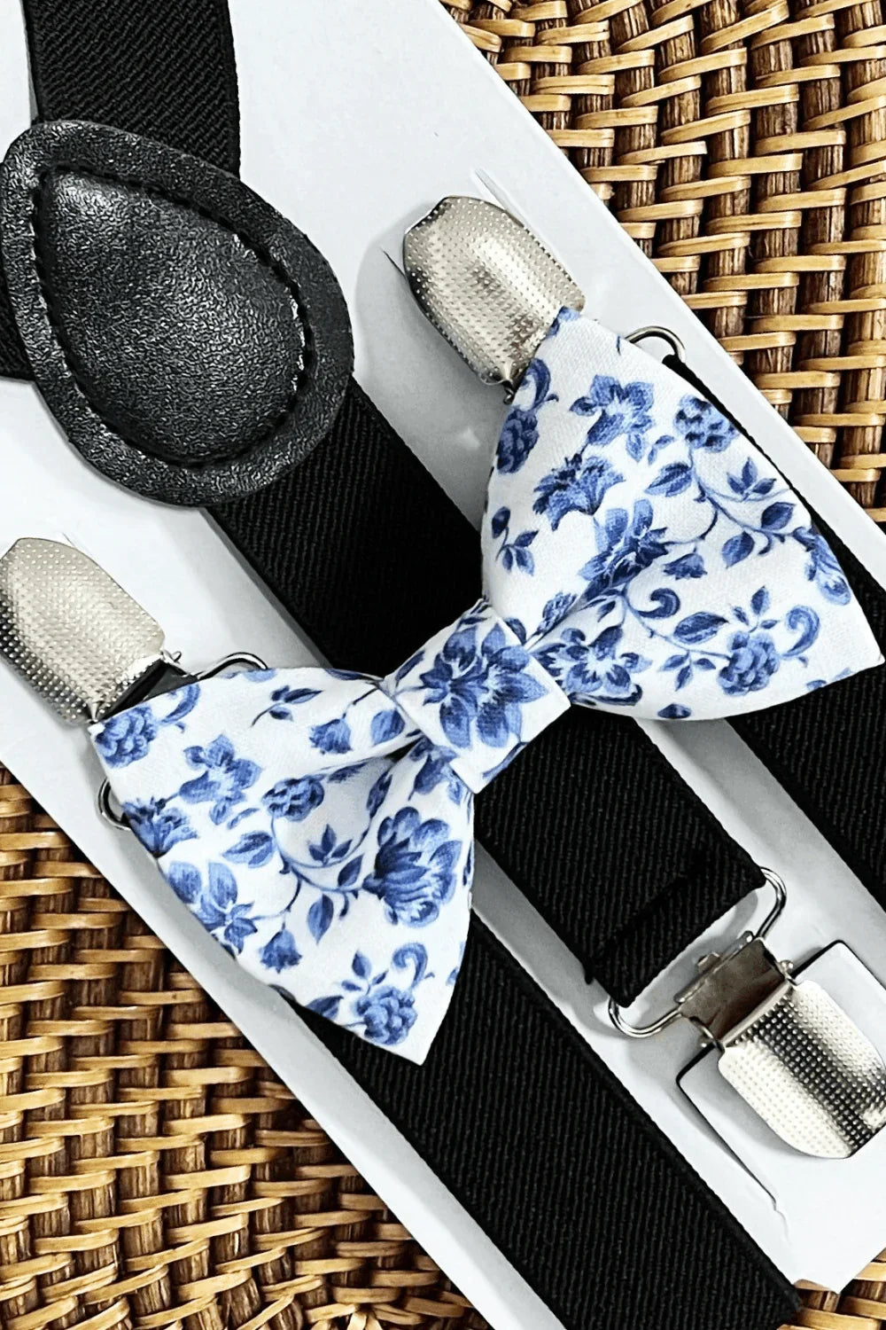 Size chart for suspender and bow tie sets from The Bold Bow Tie. Small (6mo-6yr): 18"-29" suspenders, 3.5" bow. Medium (7-12yr): 25.5"-40" suspenders, 4" bow. Adult (13yr-6ft tall): 25.5"-40" suspenders, 4.5" bow. Big & Tall (Over 6ft tall): 31"-53" suspenders, 4.5" bow. Instructions note to measure from the back waistband over the shoulder to the front waistband for a comfortable fit.