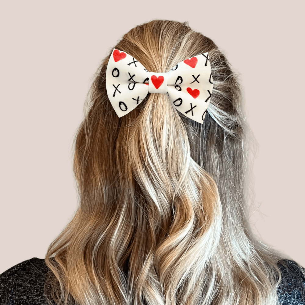 Bows in 3 sizes: Small is 3 1/2 inches wide, Medium is 4 1/2 inches wide and Large is 4 1/2 inches wide.