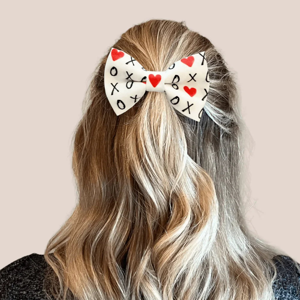 Bows in 3 sizes: Small is 3 1/2 inches wide, Medium is 4 1/2 inches wide and Large is 4 1/2 inches wide.