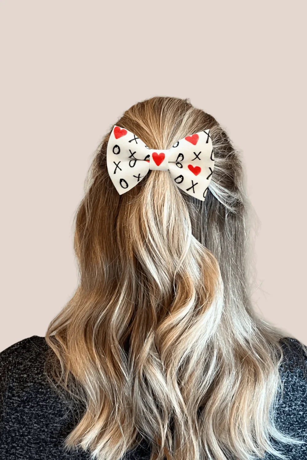 Bows in 3 sizes: Small is 3 1/2 inches wide, Medium is 4 1/2 inches wide and Large is 4 1/2 inches wide.