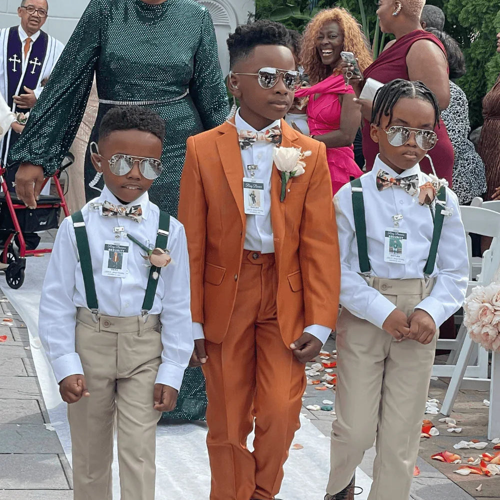 The Bold Bow Tie size chart for bow tie and suspender sets showing Small, Medium, Adult, and Big & Tall sizes with typical age ranges, suspender lengths, and bow tie widths. Small fits ages 6 months–6 years with 18–29 inch suspenders and a 3.5 inch bow tie; Medium fits ages 7–12 years with 25.5–40 inch suspenders and a 4 inch bow tie; Adult fits ages 13 years–6 feet tall with 25.5–40 inch suspenders and a 4.5 inch bow tie; Big & Tall fits over 6 feet tall with 31–53 inch suspenders and a 4.5 inch bow tie.