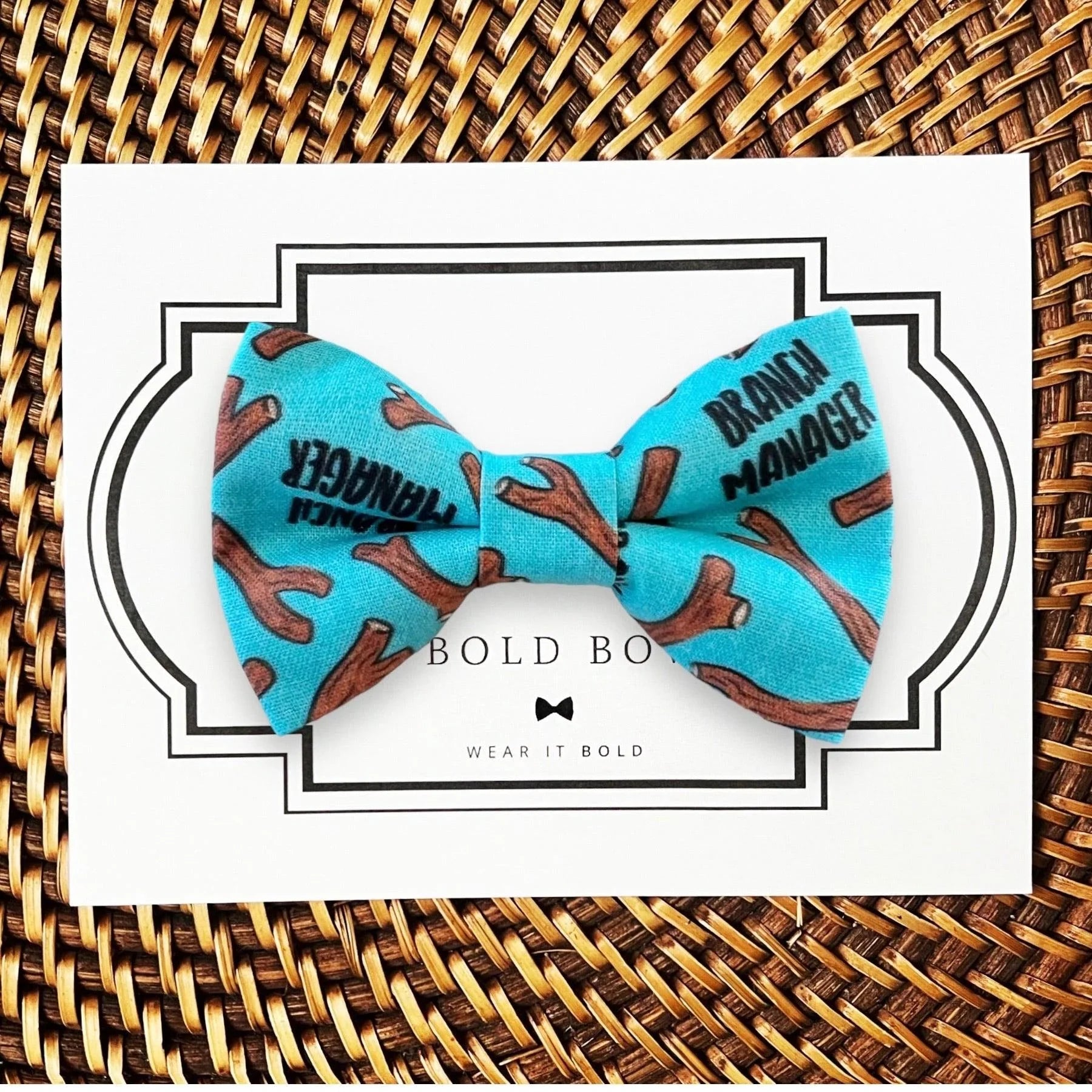 Dog bow tie size chart. Size Small is 3 1/2 inches wide for small dogs under 15 lbs. Size Medium is 4 inches wide for medium dogs between 15 band 40 lbs. Size Large is 4 1/2 inches wide for Large Dogs between 40 band 80 lbs. Size Extra Large is 5 1/2 inches wide for Extra Large Dogs over 80 lbs. Sizing is up to preference and pet bow ties slide on to dog collars with elastic.