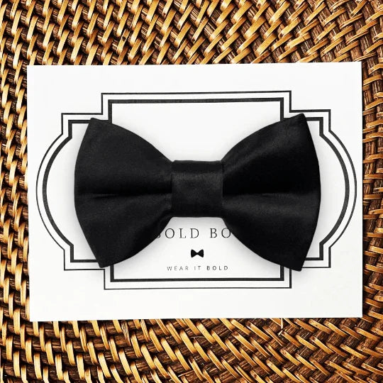 Dog bow tie size chart. Size Small is 3 1/2 inches wide for small dogs under 15 lbs. Size Medium is 4 inches wide for medium dogs between 15 band 40 lbs. Size Large is 4 1/2 inches wide for Large Dogs between 40 band 80 lbs. Size Extra Large is 5 1/2 inches wide for Extra Large Dogs over 80 lbs. Sizing is up to preference and pet bow ties slide on to dog collars with elastic.