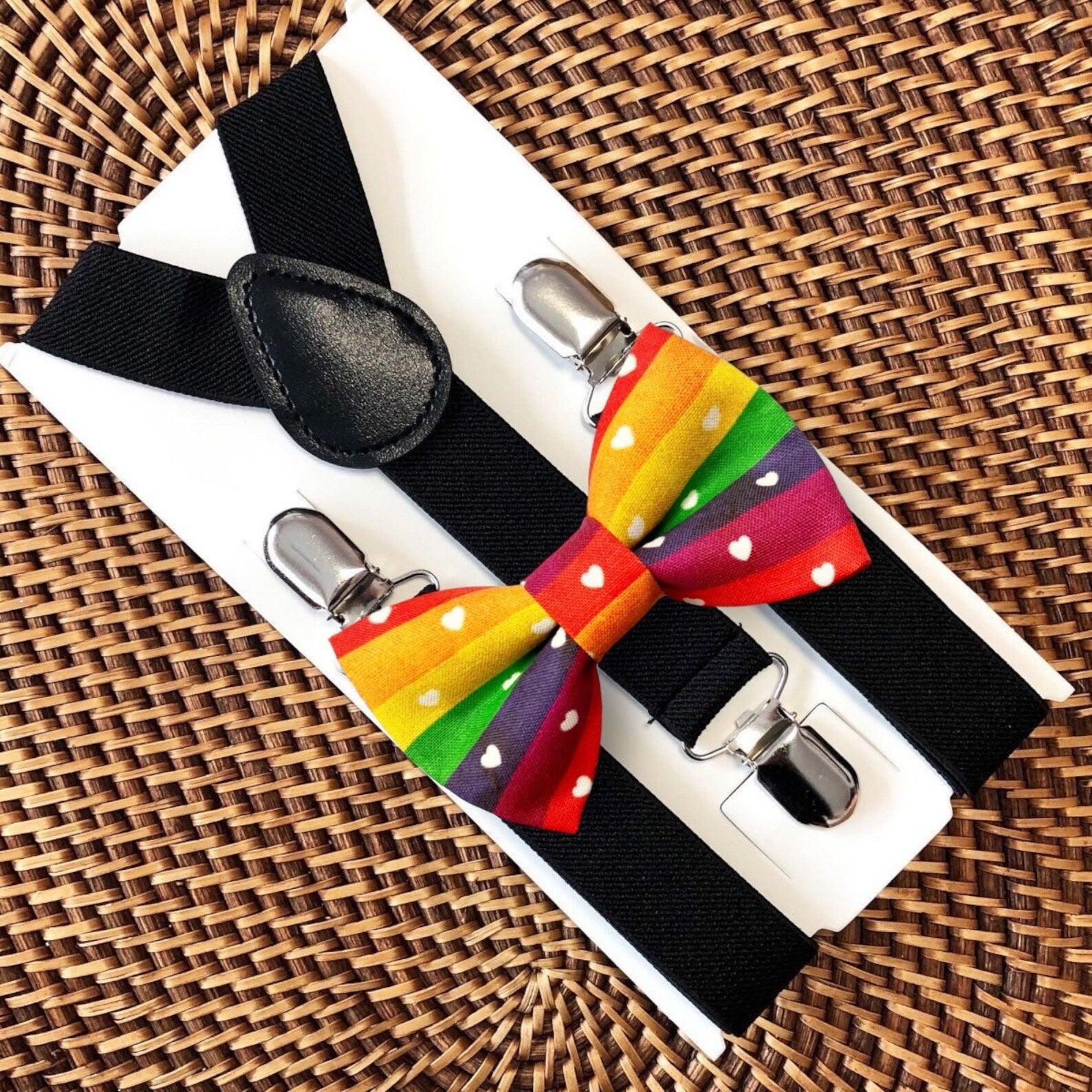 Size chart for suspender and bow tie sets from The Bold Bow Tie. Small (6mo-6yr): 18"-29" suspenders, 3.5" bow. Medium (7-12yr): 25.5"-40" suspenders, 4" bow. Adult (13yr-6ft tall): 25.5"-40" suspenders, 4.5" bow. Big & Tall (Over 6ft tall): 31"-53" suspenders, 4.5" bow. Instructions note to measure from the back waistband over the shoulder to the front waistband for a comfortable fit.