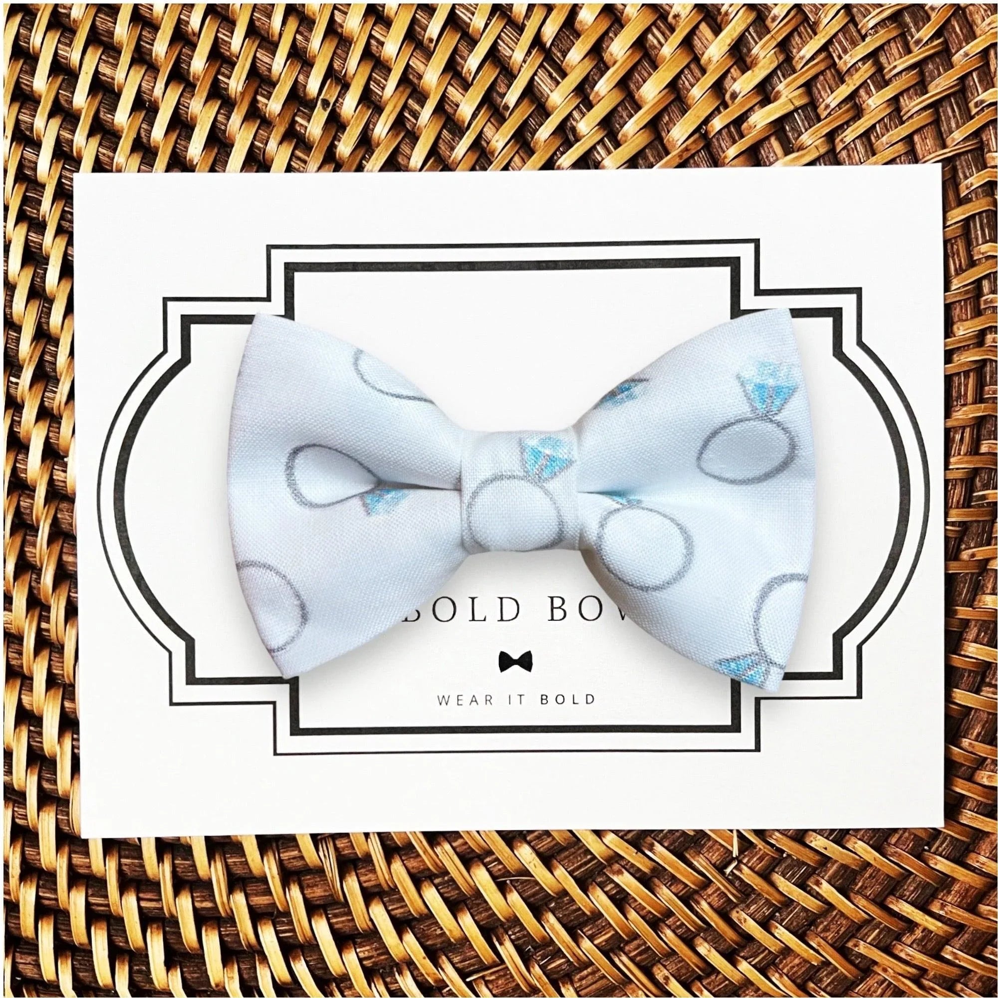 Dog bow tie size chart. Size Small is 3 1/2 inches wide for small dogs under 15 lbs. Size Medium is 4 inches wide for medium dogs between 15 band 40 lbs. Size Large is 4 1/2 inches wide for Large Dogs between 40 band 80 lbs. Size Extra Large is 5 1/2 inches wide for Extra Large Dogs over 80 lbs. Sizing is up to preference and pet bow ties slide on to dog collars with elastic.