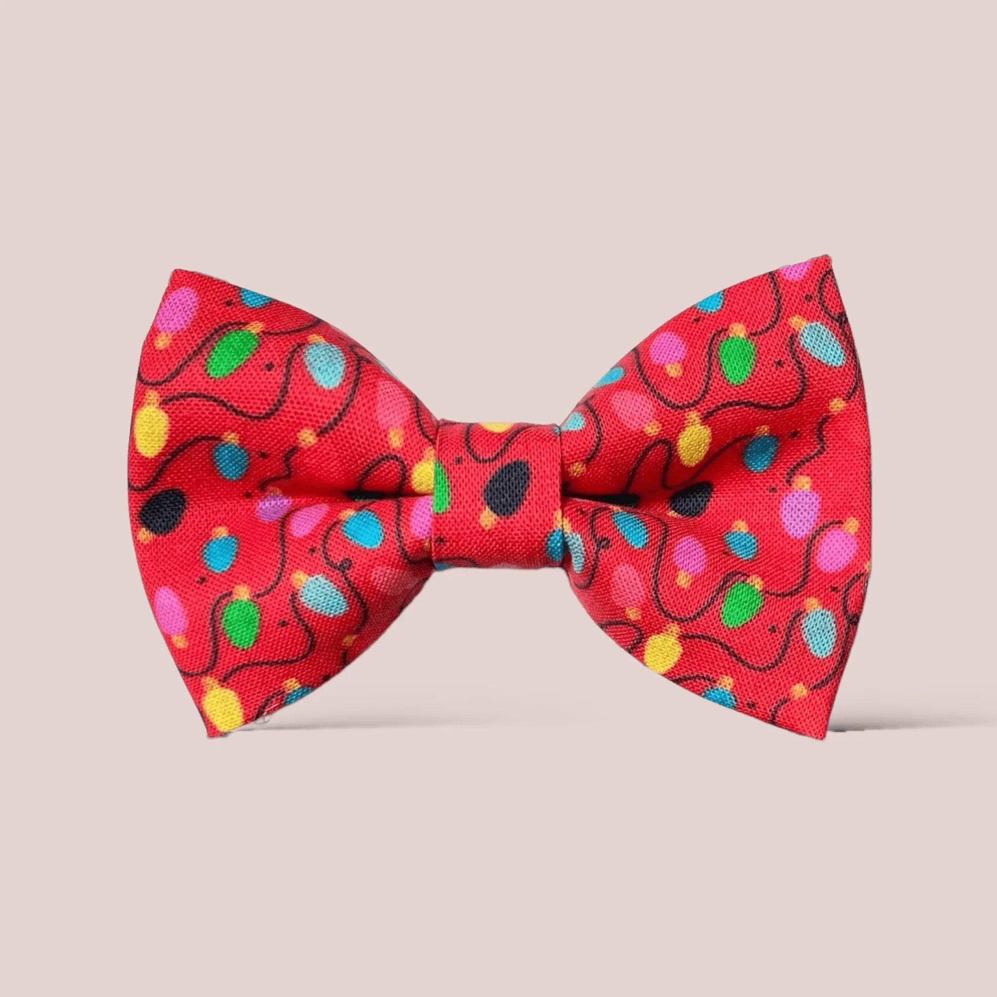Size chart for hair bows from The Bold Bow Tie detailing dimensions across three sizes. Small is 3.5 inches wide. Medium is 4 inches wide. Large is 4.5 inches wide. Visual graphics illustrate the increasing scale of each bow with horizontal dotted arrows showing that the width is measured from side to side. Bottom text specifies that all hair bows come on alligator clips.