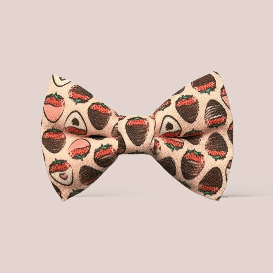 Bows in 3 sizes: Small is 3 1/2 inches wide, Medium is 4 1/2 inches wide and Large is 4 1/2 inches wide.