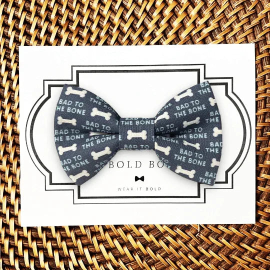 Dog bow tie size chart. Size Small is 3 1/2 inches wide for small dogs under 15 lbs. Size Medium is 4 inches wide for medium dogs between 15 band 40 lbs. Size Large is 4 1/2 inches wide for Large Dogs between 40 band 80 lbs. Size Extra Large is 5 1/2 inches wide for Extra Large Dogs over 80 lbs. Sizing is up to preference and pet bow ties slide on to dog collars with elastic.
