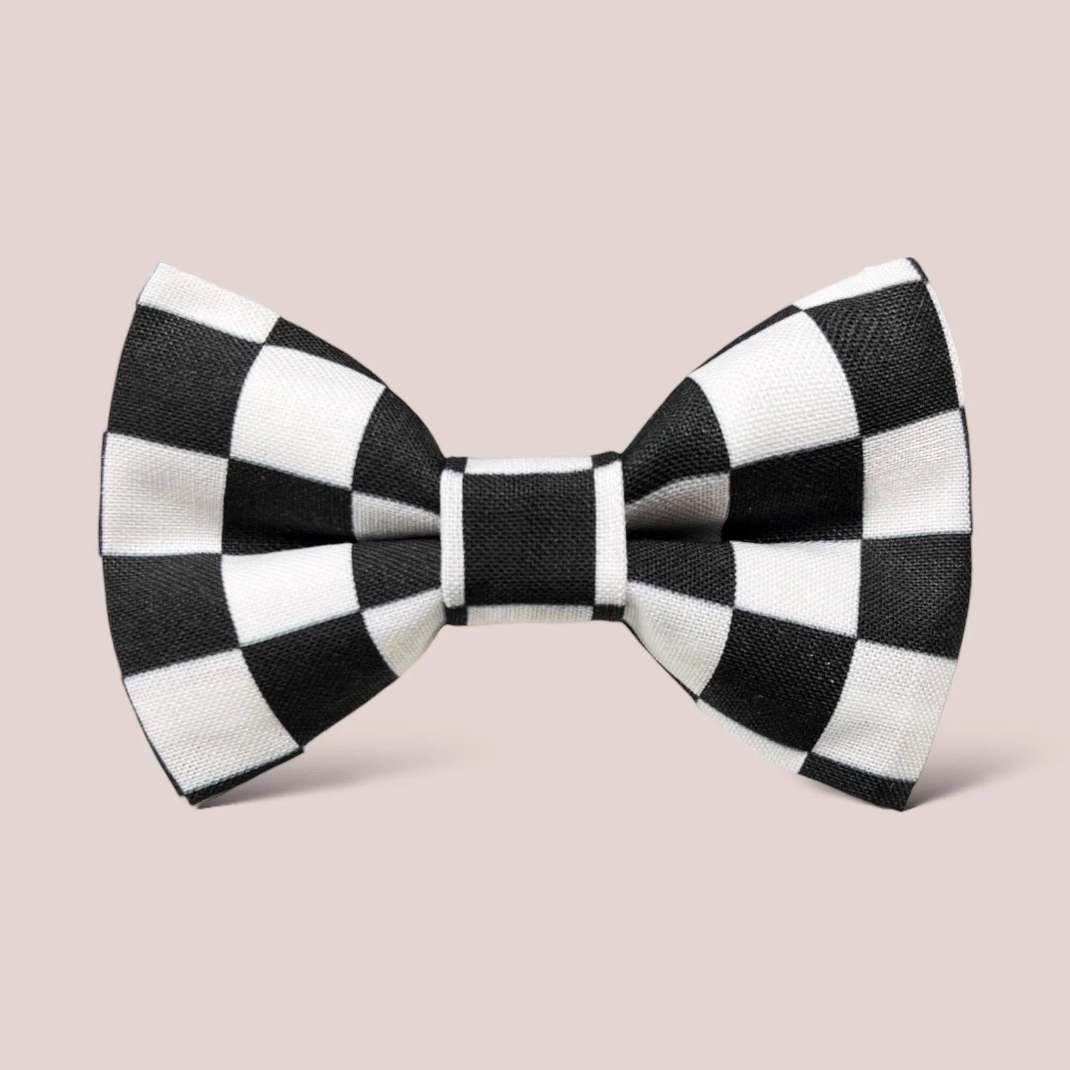 Size chart for hair bows from The Bold Bow Tie detailing dimensions across three sizes. Small is 3.5 inches wide. Medium is 4 inches wide. Large is 4.5 inches wide. Visual graphics illustrate the increasing scale of each bow with horizontal dotted arrows showing that the width is measured from side to side. Bottom text specifies that all hair bows come on alligator clips.