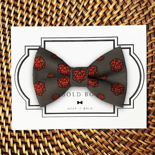 Dog bow tie size chart. Size Small is 3 1/2 inches wide for small dogs under 15 lbs. Size Medium is 4 inches wide for medium dogs between 15 band 40 lbs. Size Large is 4 1/2 inches wide for Large Dogs between 40 band 80 lbs. Size Extra Large is 5 1/2 inches wide for Extra Large Dogs over 80 lbs. Sizing is up to preference and pet bow ties slide on to dog collars with elastic.