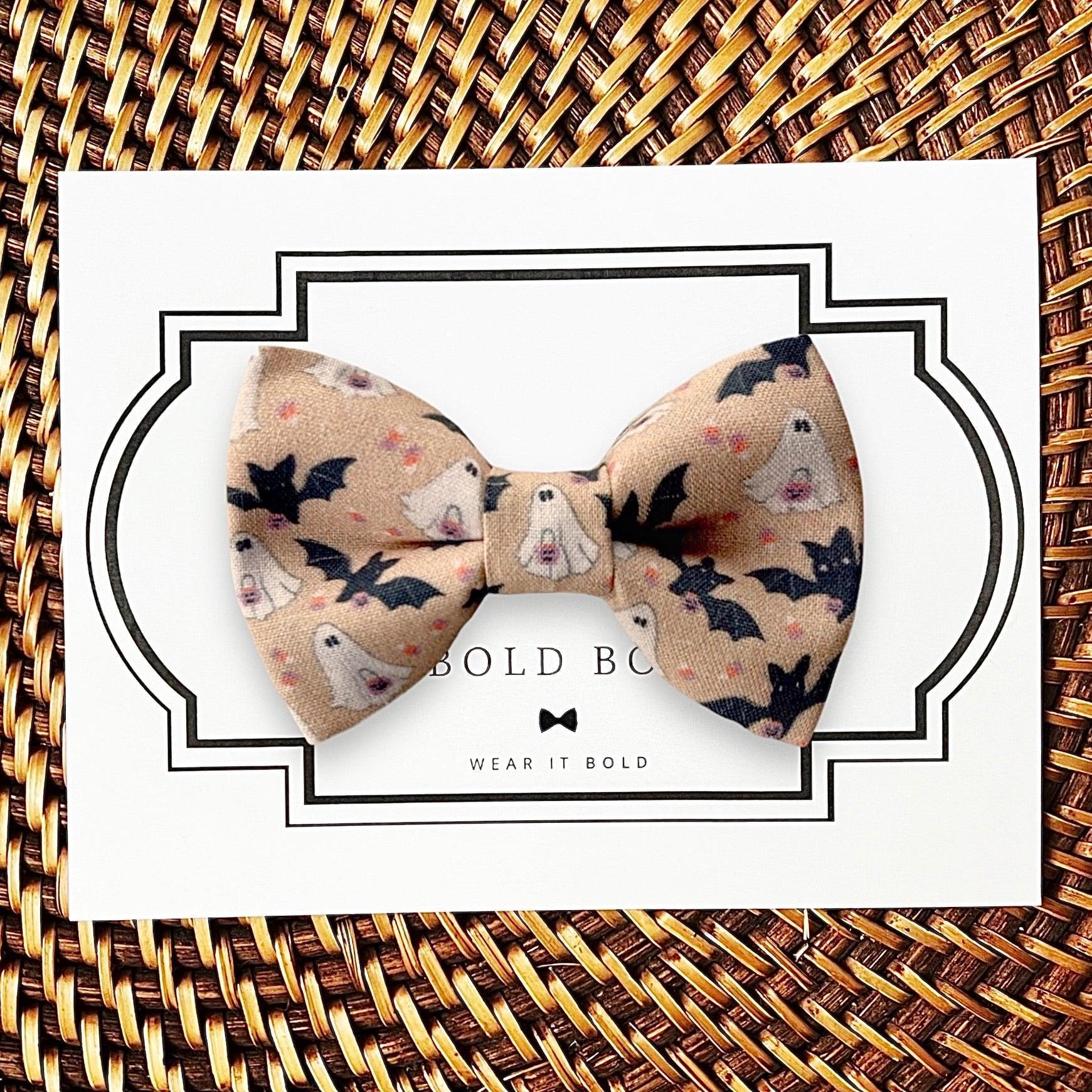 Dog bow tie size chart. Size Small is 3 1/2 inches wide for small dogs under 15 lbs. Size Medium is 4 inches wide for medium dogs between 15 band 40 lbs. Size Large is 4 1/2 inches wide for Large Dogs between 40 band 80 lbs. Size Extra Large is 5 1/2 inches wide for Extra Large Dogs over 80 lbs. Sizing is up to preference and pet bow ties slide on to dog collars with elastic.
