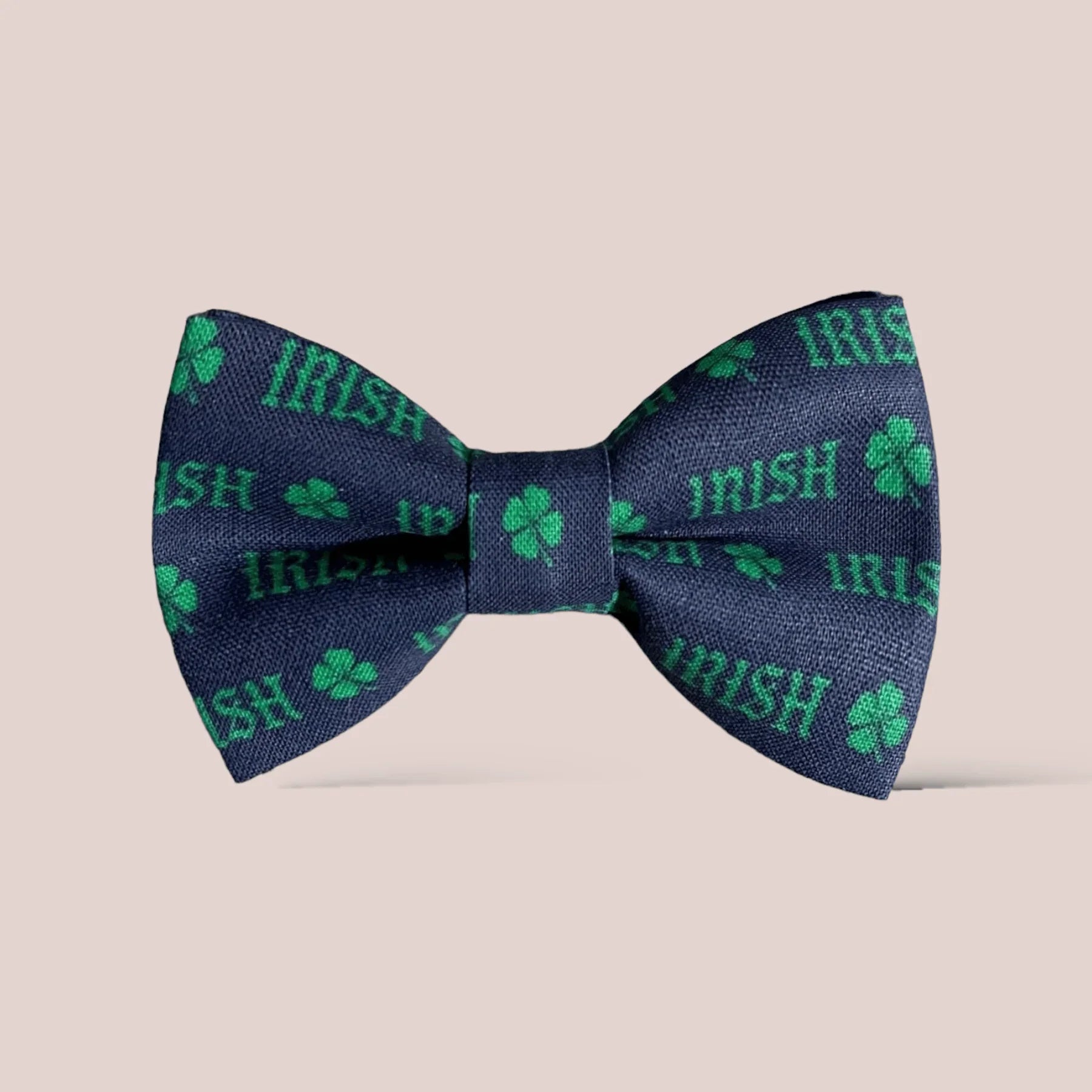 Size chart for hair bows from The Bold Bow Tie detailing dimensions across three sizes. Small is 3.5 inches wide. Medium is 4 inches wide. Large is 4.5 inches wide. Visual graphics illustrate the increasing scale of each bow with horizontal dotted arrows showing that the width is measured from side to side. Bottom text specifies that all hair bows come on alligator clips.