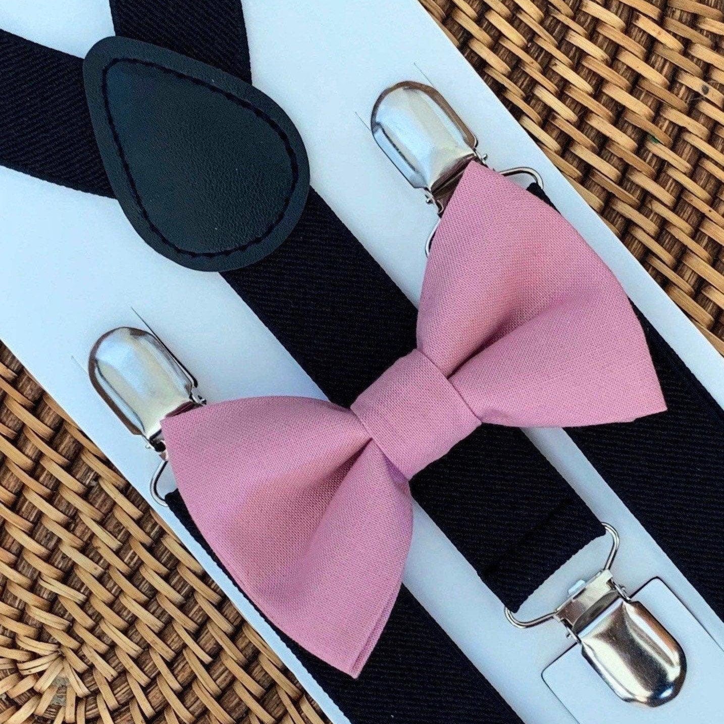 Size chart for suspender and bow tie sets from The Bold Bow Tie. Small (6mo-6yr): 18"-29" suspenders, 3.5" bow. Medium (7-12yr): 25.5"-40" suspenders, 4" bow. Adult (13yr-6ft tall): 25.5"-40" suspenders, 4.5" bow. Big & Tall (Over 6ft tall): 31"-53" suspenders, 4.5" bow. Instructions note to measure from the back waistband over the shoulder to the front waistband for a comfortable fit.