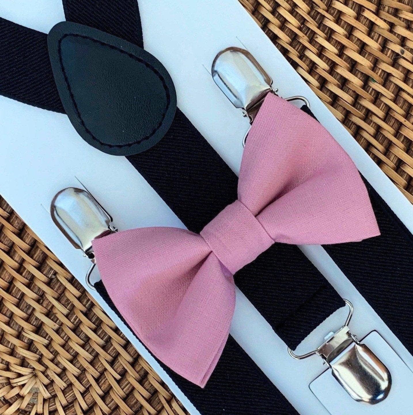 Size chart for suspender and bow tie sets from The Bold Bow Tie. Small (6mo-6yr): 18"-29" suspenders, 3.5" bow. Medium (7-12yr): 25.5"-40" suspenders, 4" bow. Adult (13yr-6ft tall): 25.5"-40" suspenders, 4.5" bow. Big & Tall (Over 6ft tall): 31"-53" suspenders, 4.5" bow. Instructions note to measure from the back waistband over the shoulder to the front waistband for a comfortable fit.