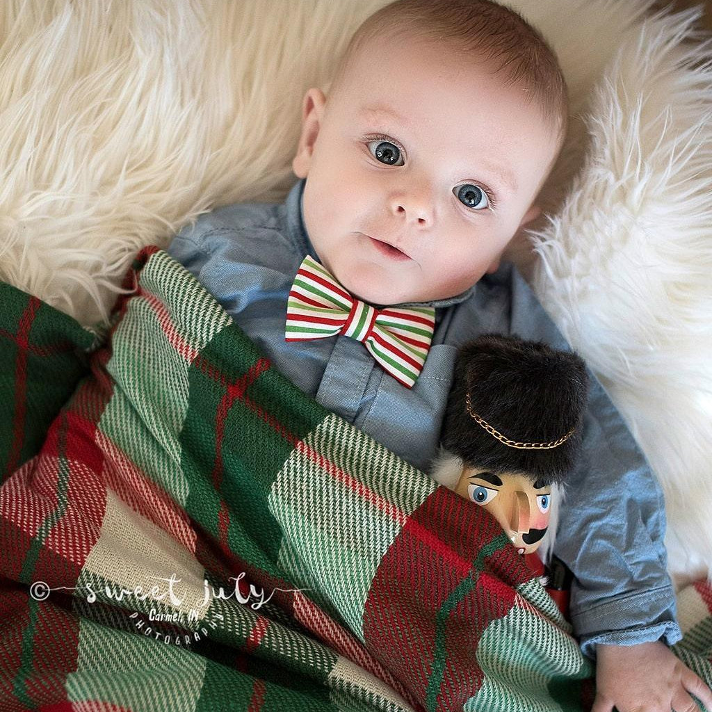 Size chart for suspender and bow tie sets from The Bold Bow Tie. Small (6mo-6yr): 18"-29" suspenders, 3.5" bow. Medium (7-12yr): 25.5"-40" suspenders, 4" bow. Adult (13yr-6ft tall): 25.5"-40" suspenders, 4.5" bow. Big & Tall (Over 6ft tall): 31"-53" suspenders, 4.5" bow. Instructions note to measure from the back waistband over the shoulder to the front waistband for a comfortable fit.