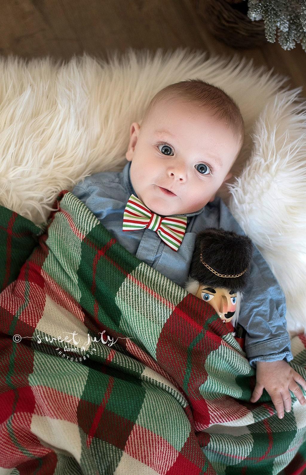 Size chart for suspender and bow tie sets from The Bold Bow Tie. Small (6mo-6yr): 18"-29" suspenders, 3.5" bow. Medium (7-12yr): 25.5"-40" suspenders, 4" bow. Adult (13yr-6ft tall): 25.5"-40" suspenders, 4.5" bow. Big & Tall (Over 6ft tall): 31"-53" suspenders, 4.5" bow. Instructions note to measure from the back waistband over the shoulder to the front waistband for a comfortable fit.