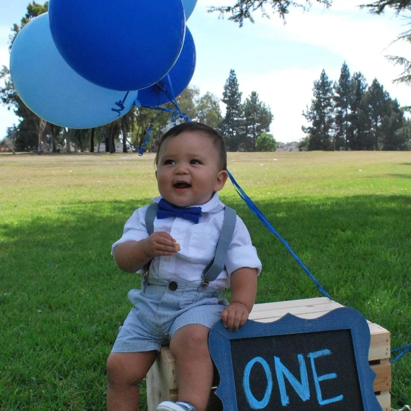 The Bold Bow Tie size chart for bow tie and suspender sets showing Small, Medium, Adult, and Big & Tall sizes with typical age ranges, suspender lengths, and bow tie widths. Small fits ages 6 months–6 years with 18–29 inch suspenders and a 3.5 inch bow tie; Medium fits ages 7–12 years with 25.5–40 inch suspenders and a 4 inch bow tie; Adult fits ages 13 years–6 feet tall with 25.5–40 inch suspenders and a 4.5 inch bow tie; Big & Tall fits over 6 feet tall with 31–53 inch suspenders and a 4.5 inch bow tie.
