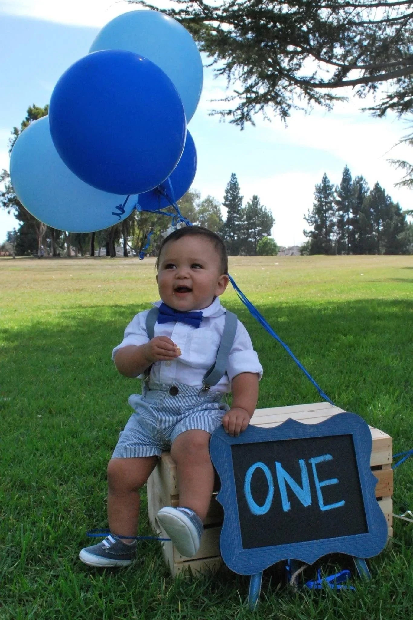 The Bold Bow Tie size chart for bow tie and suspender sets showing Small, Medium, Adult, and Big & Tall sizes with typical age ranges, suspender lengths, and bow tie widths. Small fits ages 6 months–6 years with 18–29 inch suspenders and a 3.5 inch bow tie; Medium fits ages 7–12 years with 25.5–40 inch suspenders and a 4 inch bow tie; Adult fits ages 13 years–6 feet tall with 25.5–40 inch suspenders and a 4.5 inch bow tie; Big & Tall fits over 6 feet tall with 31–53 inch suspenders and a 4.5 inch bow tie.