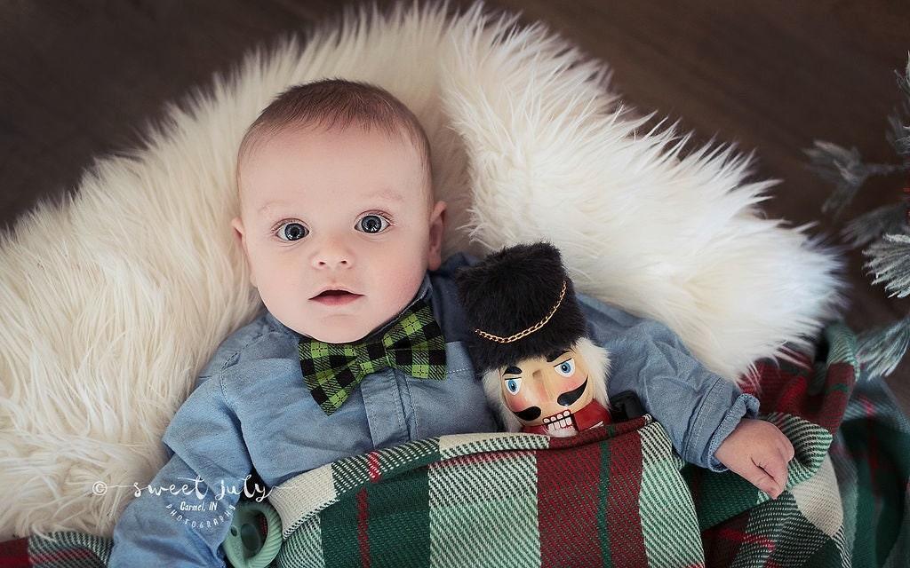 Size chart for suspender and bow tie sets from The Bold Bow Tie. Small (6mo-6yr): 18"-29" suspenders, 3.5" bow. Medium (7-12yr): 25.5"-40" suspenders, 4" bow. Adult (13yr-6ft tall): 25.5"-40" suspenders, 4.5" bow. Big & Tall (Over 6ft tall): 31"-53" suspenders, 4.5" bow. Instructions note to measure from the back waistband over the shoulder to the front waistband for a comfortable fit.