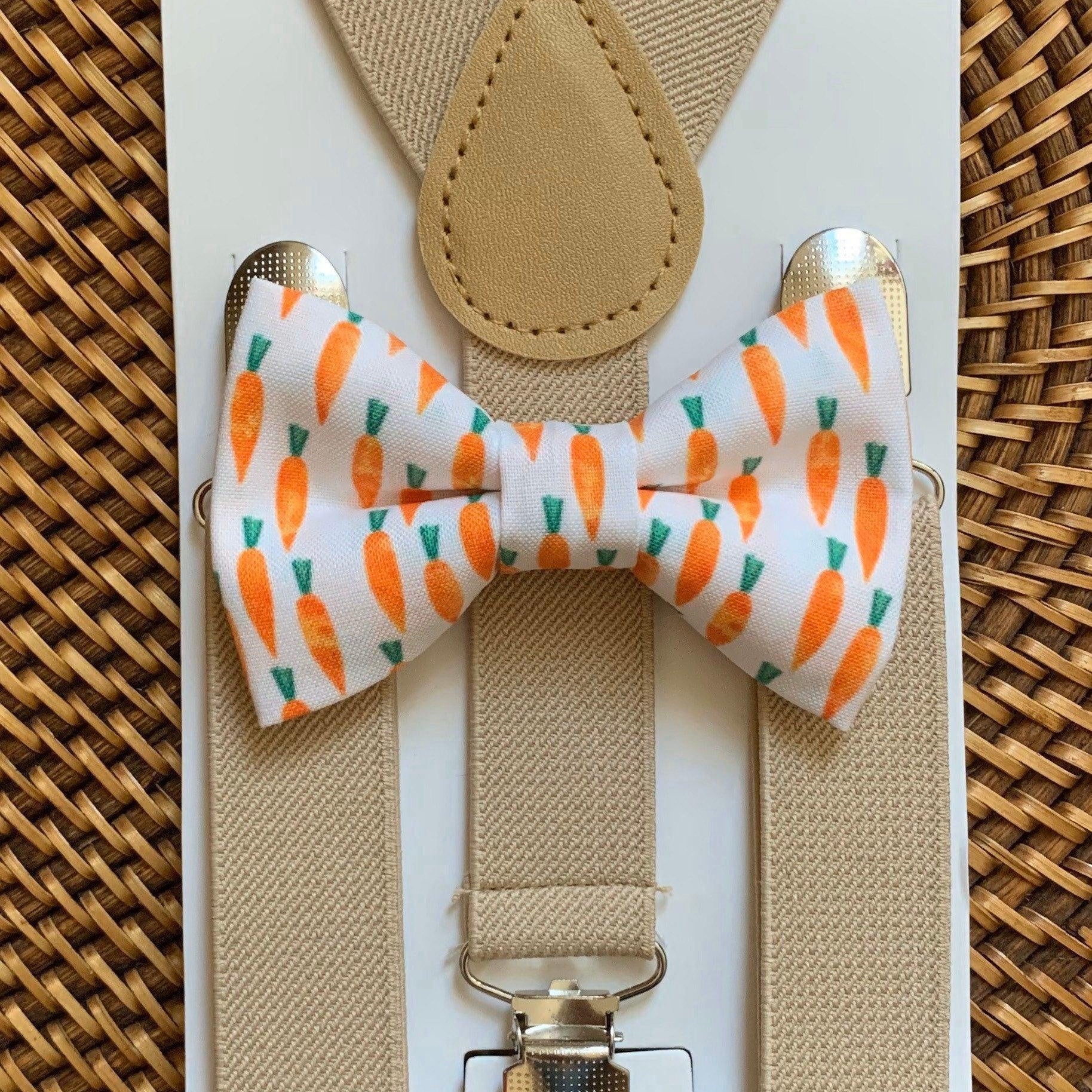 The Bold Bow Tie size chart for bow tie and suspender sets showing Small, Medium, Adult, and Big & Tall sizes with typical age ranges, suspender lengths, and bow tie widths. Small fits ages 6 months–6 years with 18–29 inch suspenders and a 3.5 inch bow tie; Medium fits ages 7–12 years with 25.5–40 inch suspenders and a 4 inch bow tie; Adult fits ages 13 years–6 feet tall with 25.5–40 inch suspenders and a 4.5 inch bow tie; Big & Tall fits over 6 feet tall with 31–53 inch suspenders and a 4.5 inch bow tie.