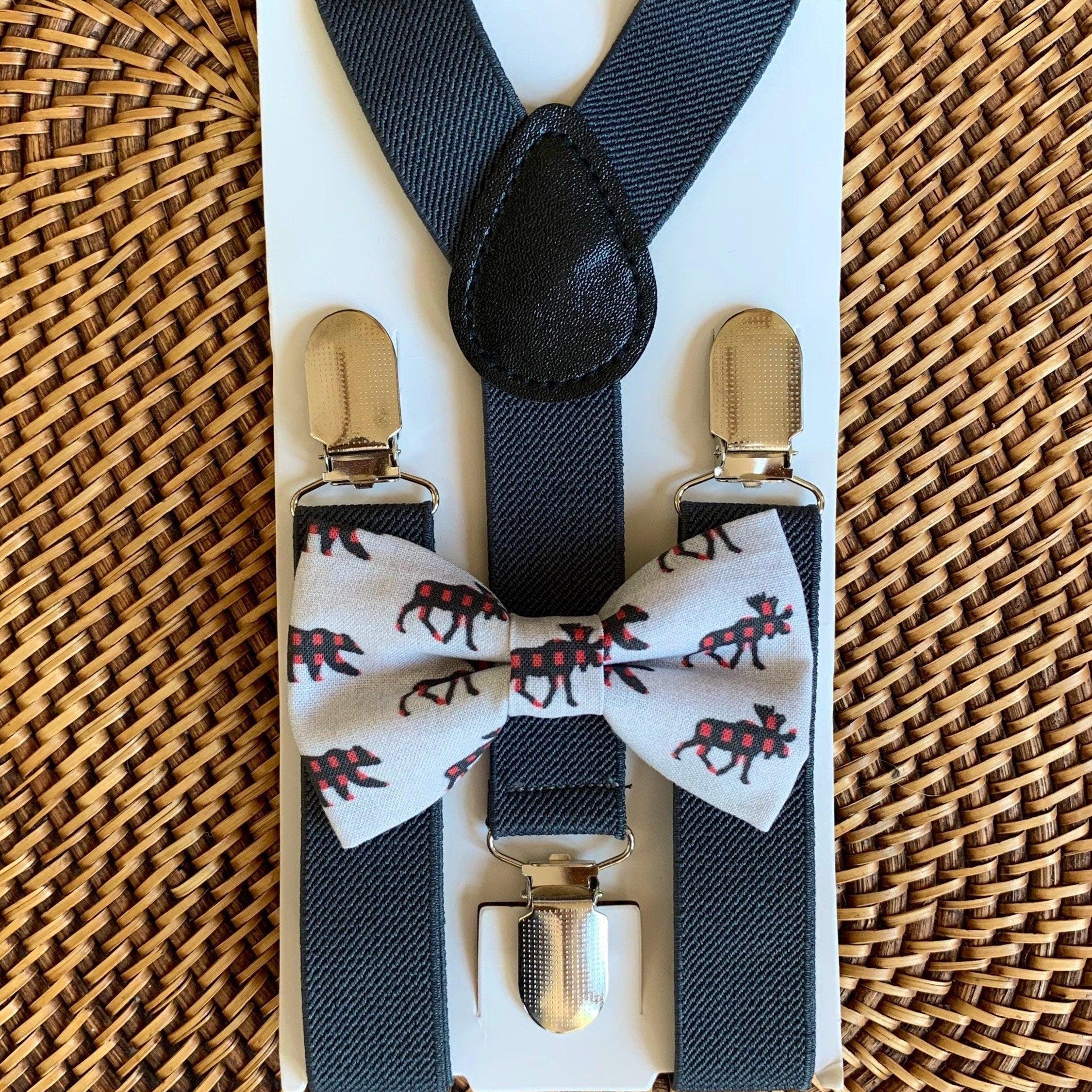 The Bold Bow Tie size chart for bow tie and suspender sets showing Small, Medium, Adult, and Big & Tall sizes with typical age ranges, suspender lengths, and bow tie widths. Small fits ages 6 months–6 years with 18–29 inch suspenders and a 3.5 inch bow tie; Medium fits ages 7–12 years with 25.5–40 inch suspenders and a 4 inch bow tie; Adult fits ages 13 years–6 feet tall with 25.5–40 inch suspenders and a 4.5 inch bow tie; Big & Tall fits over 6 feet tall with 31–53 inch suspenders and a 4.5 inch bow tie.