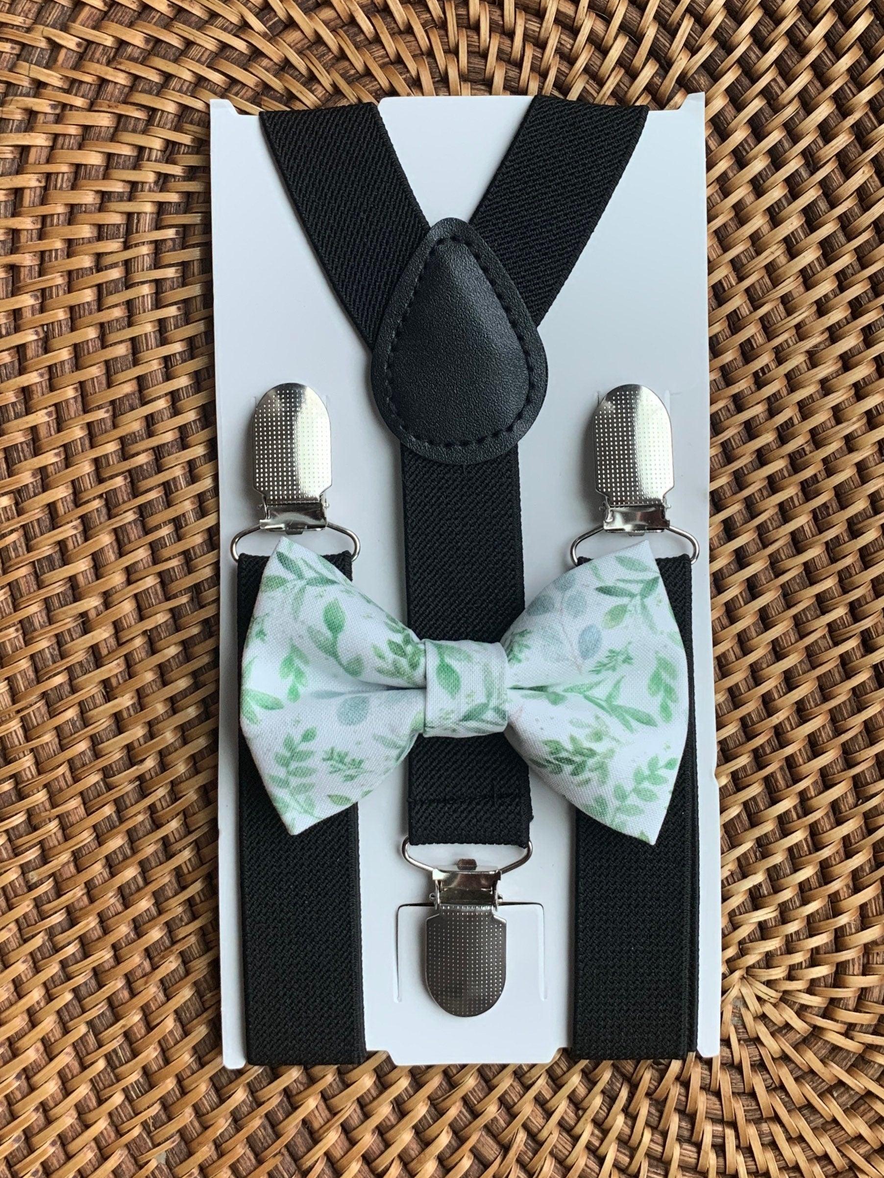 Size chart for suspender and bow tie sets from The Bold Bow Tie. Small (6mo-6yr): 18"-29" suspenders, 3.5" bow. Medium (7-12yr): 25.5"-40" suspenders, 4" bow. Adult (13yr-6ft tall): 25.5"-40" suspenders, 4.5" bow. Big & Tall (Over 6ft tall): 31"-53" suspenders, 4.5" bow. Instructions note to measure from the back waistband over the shoulder to the front waistband for a comfortable fit.