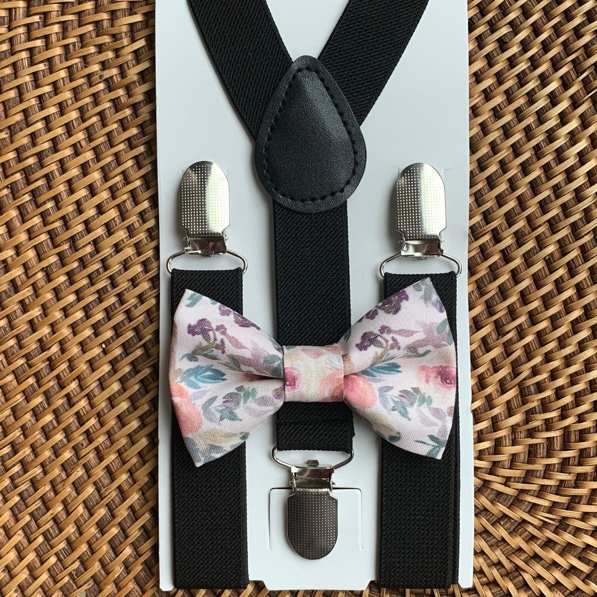 Size chart for suspender and bow tie sets from The Bold Bow Tie. Small (6mo-6yr): 18"-29" suspenders, 3.5" bow. Medium (7-12yr): 25.5"-40" suspenders, 4" bow. Adult (13yr-6ft tall): 25.5"-40" suspenders, 4.5" bow. Big & Tall (Over 6ft tall): 31"-53" suspenders, 4.5" bow. Instructions note to measure from the back waistband over the shoulder to the front waistband for a comfortable fit.
