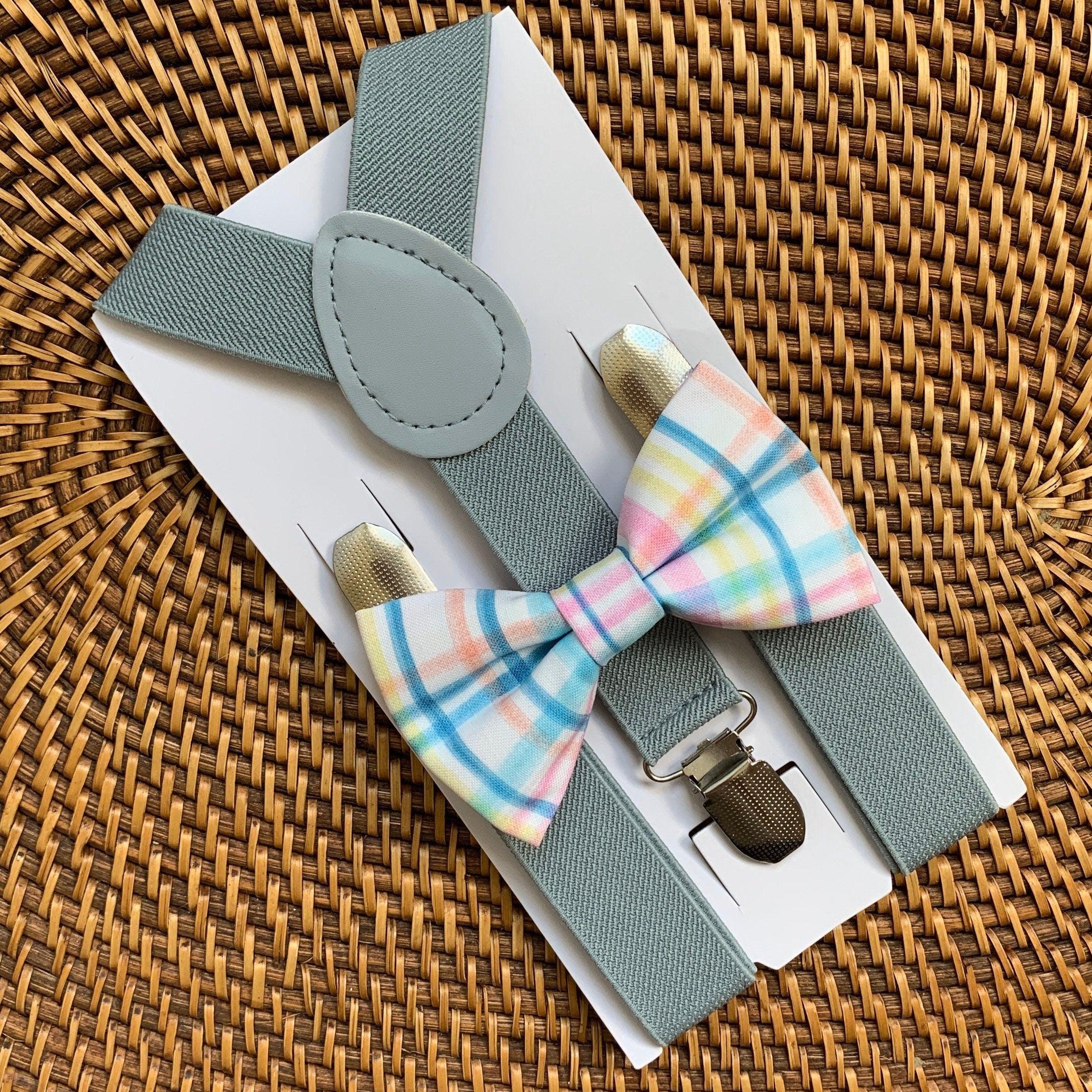 The Bold Bow Tie size chart for bow tie and suspender sets showing Small, Medium, Adult, and Big & Tall sizes with typical age ranges, suspender lengths, and bow tie widths. Small fits ages 6 months–6 years with 18–29 inch suspenders and a 3.5 inch bow tie; Medium fits ages 7–12 years with 25.5–40 inch suspenders and a 4 inch bow tie; Adult fits ages 13 years–6 feet tall with 25.5–40 inch suspenders and a 4.5 inch bow tie; Big & Tall fits over 6 feet tall with 31–53 inch suspenders and a 4.5 inch bow tie.