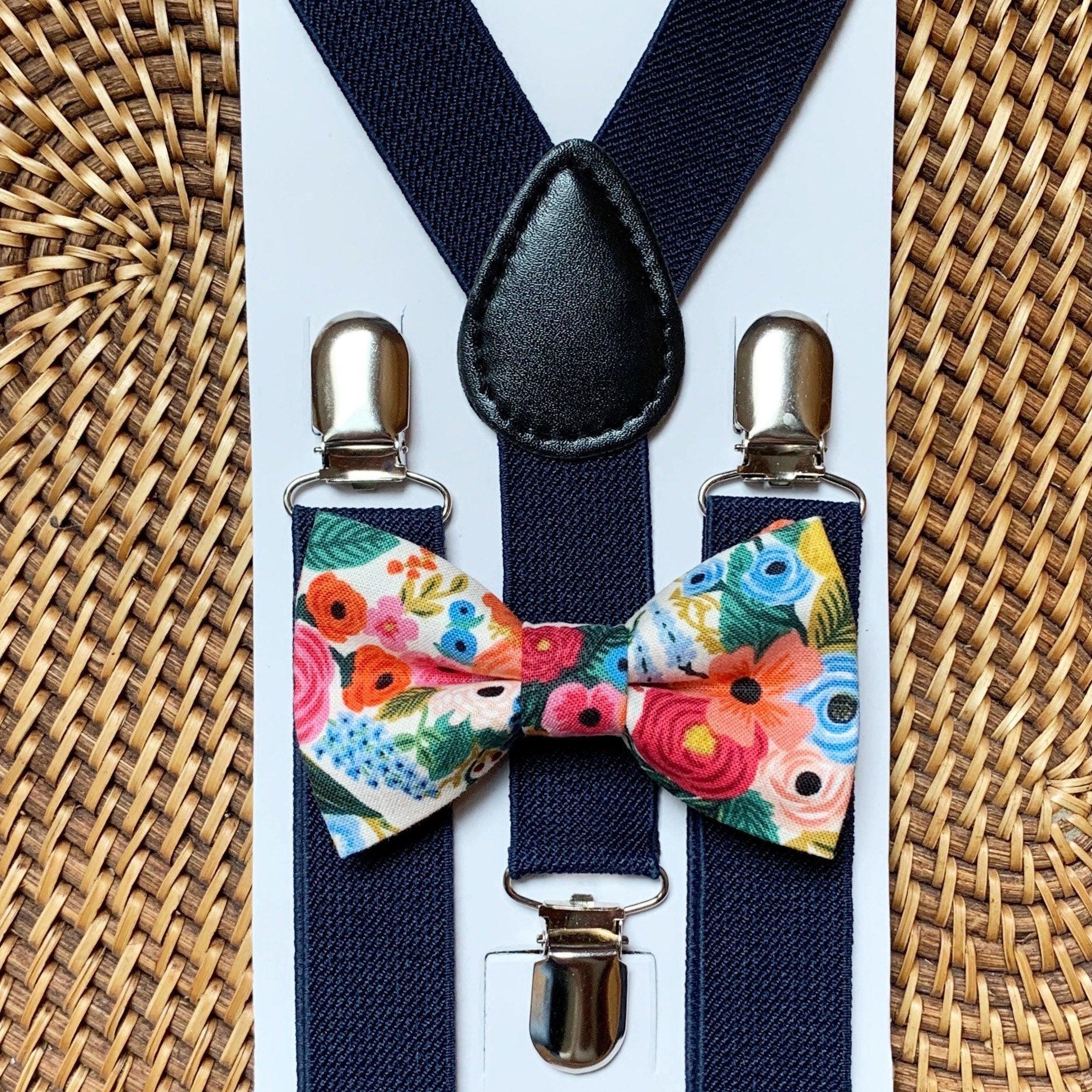 Size chart for suspender and bow tie sets from The Bold Bow Tie. Small (6mo-6yr): 18"-29" suspenders, 3.5" bow. Medium (7-12yr): 25.5"-40" suspenders, 4" bow. Adult (13yr-6ft tall): 25.5"-40" suspenders, 4.5" bow. Big & Tall (Over 6ft tall): 31"-53" suspenders, 4.5" bow. Instructions note to measure from the back waistband over the shoulder to the front waistband for a comfortable fit.