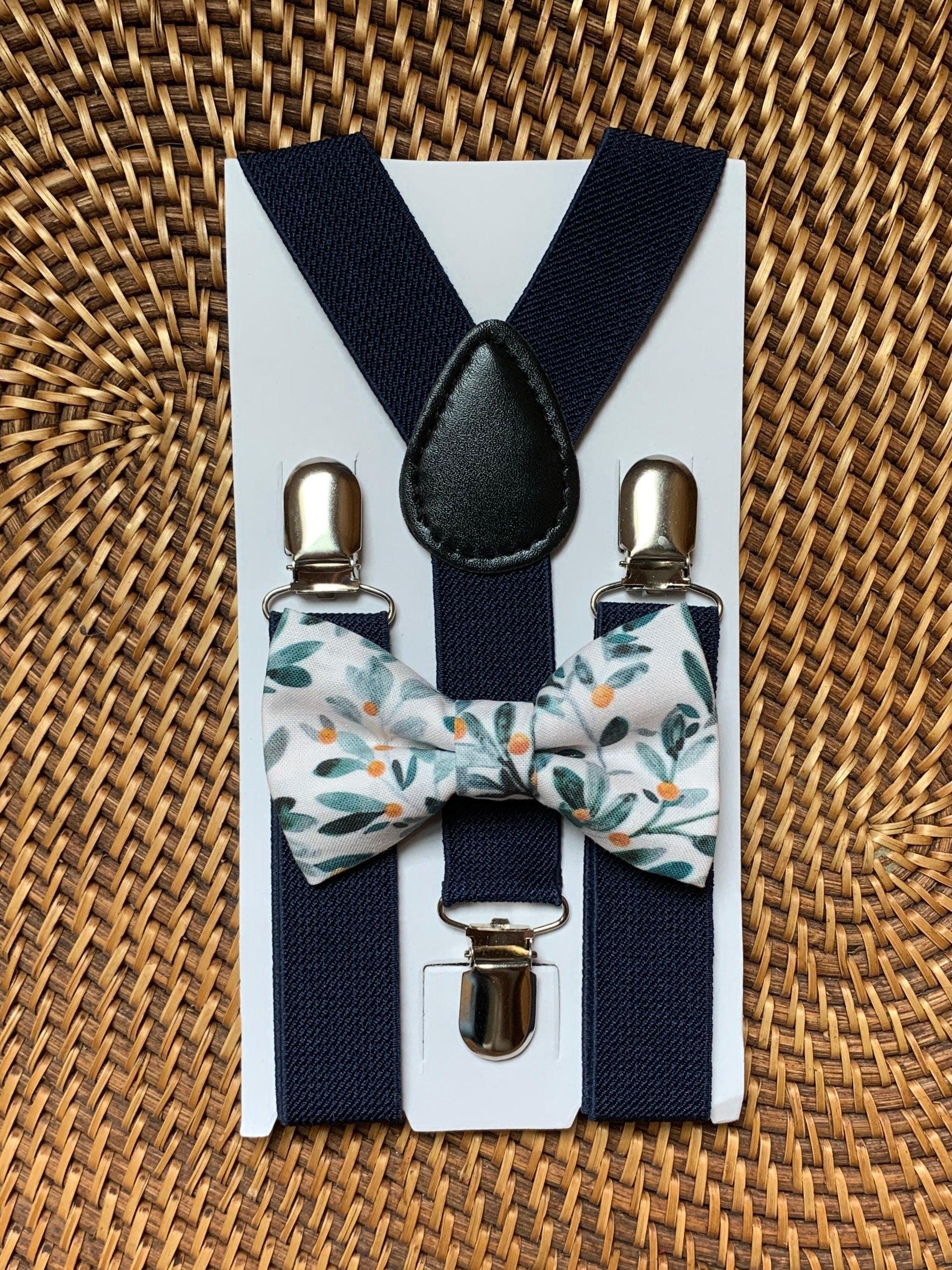 Size chart for suspender and bow tie sets from The Bold Bow Tie. Small (6mo-6yr): 18"-29" suspenders, 3.5" bow. Medium (7-12yr): 25.5"-40" suspenders, 4" bow. Adult (13yr-6ft tall): 25.5"-40" suspenders, 4.5" bow. Big & Tall (Over 6ft tall): 31"-53" suspenders, 4.5" bow. Instructions note to measure from the back waistband over the shoulder to the front waistband for a comfortable fit.