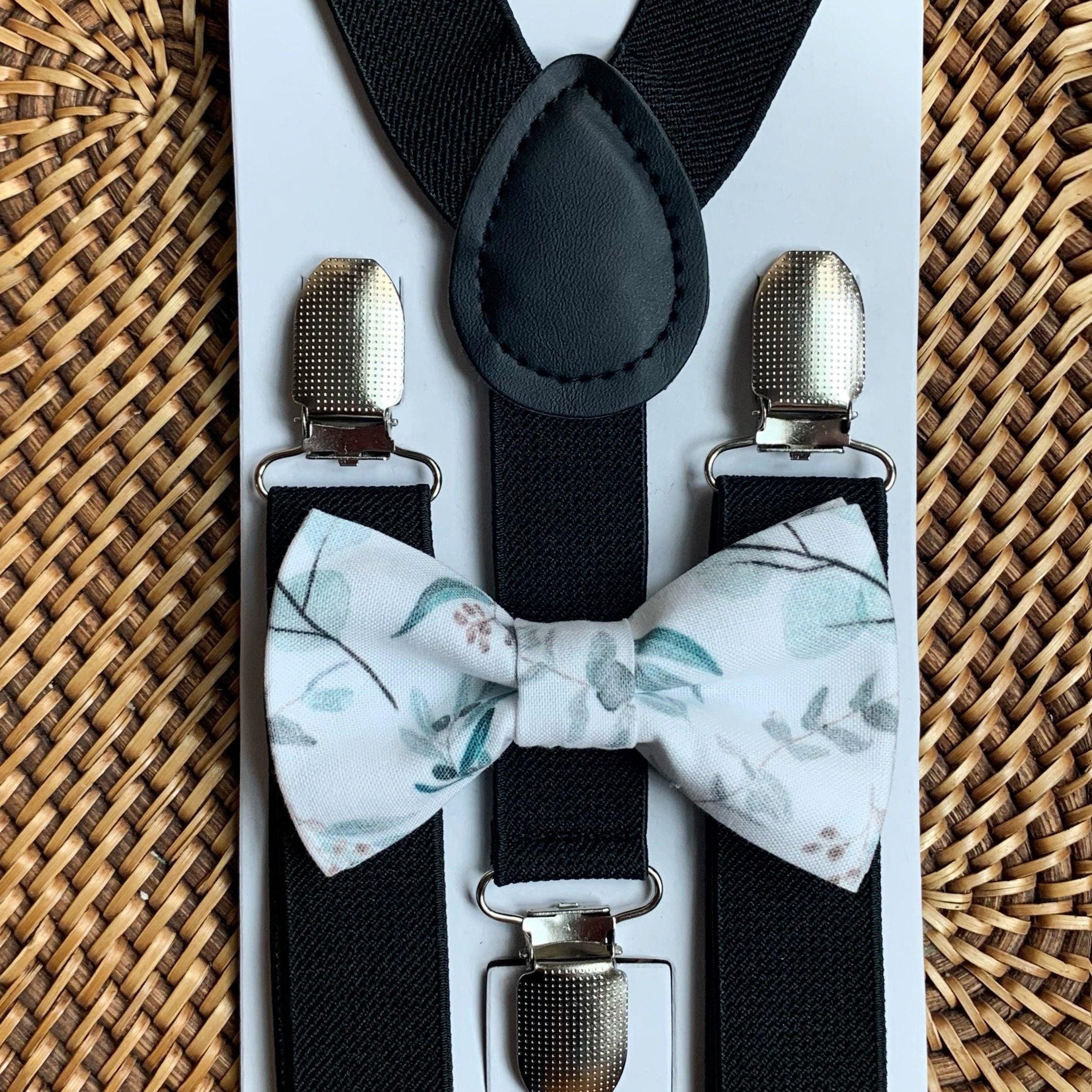 Size chart for suspender and bow tie sets from The Bold Bow Tie. Small (6mo-6yr): 18"-29" suspenders, 3.5" bow. Medium (7-12yr): 25.5"-40" suspenders, 4" bow. Adult (13yr-6ft tall): 25.5"-40" suspenders, 4.5" bow. Big & Tall (Over 6ft tall): 31"-53" suspenders, 4.5" bow. Instructions note to measure from the back waistband over the shoulder to the front waistband for a comfortable fit.