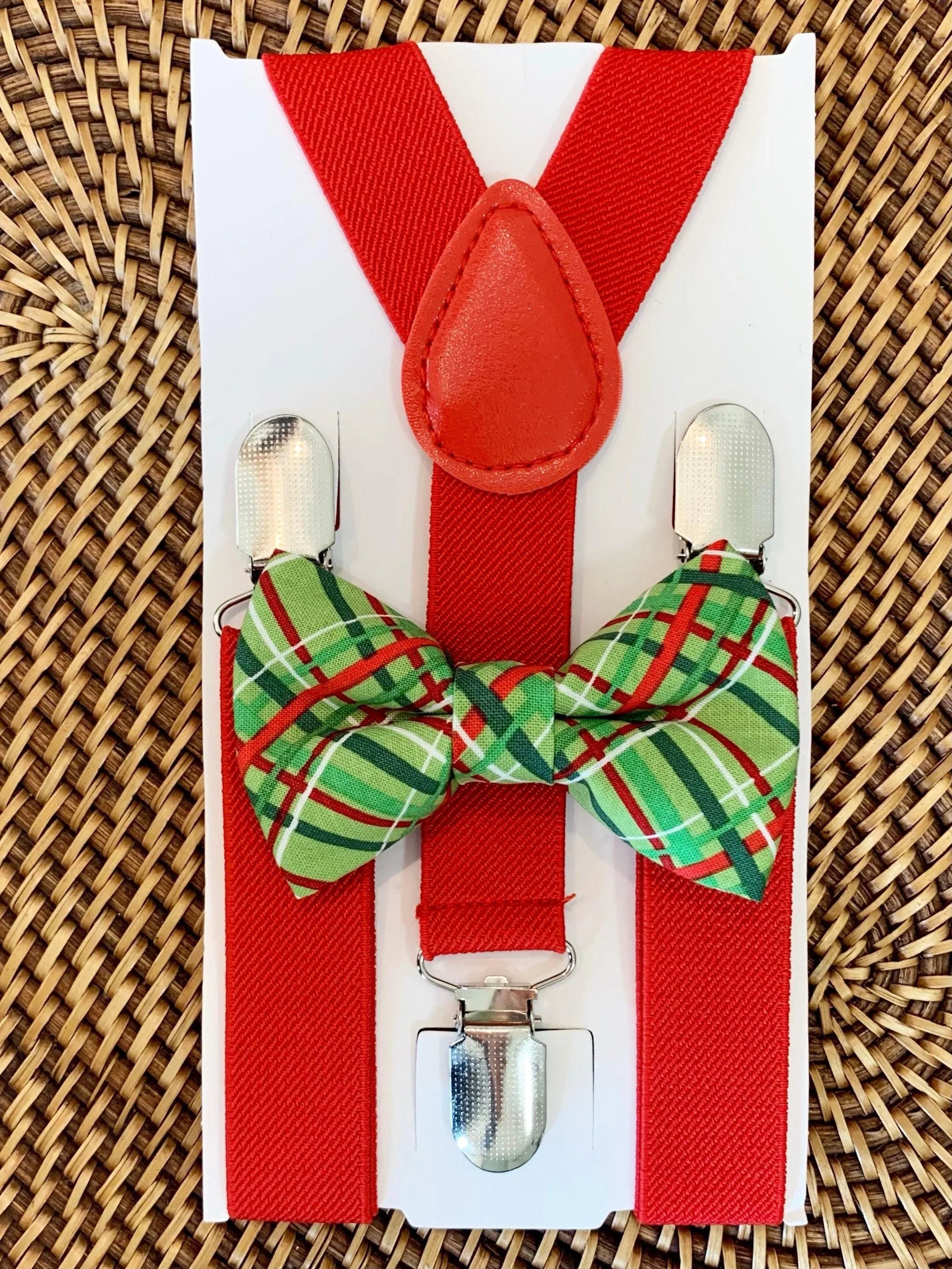 The Bold Bow Tie size chart for bow tie and suspender sets showing Small, Medium, Adult, and Big & Tall sizes with typical age ranges, suspender lengths, and bow tie widths. Small fits ages 6 months–6 years with 18–29 inch suspenders and a 3.5 inch bow tie; Medium fits ages 7–12 years with 25.5–40 inch suspenders and a 4 inch bow tie; Adult fits ages 13 years–6 feet tall with 25.5–40 inch suspenders and a 4.5 inch bow tie; Big & Tall fits over 6 feet tall with 31–53 inch suspenders and a 4.5 inch bow tie.