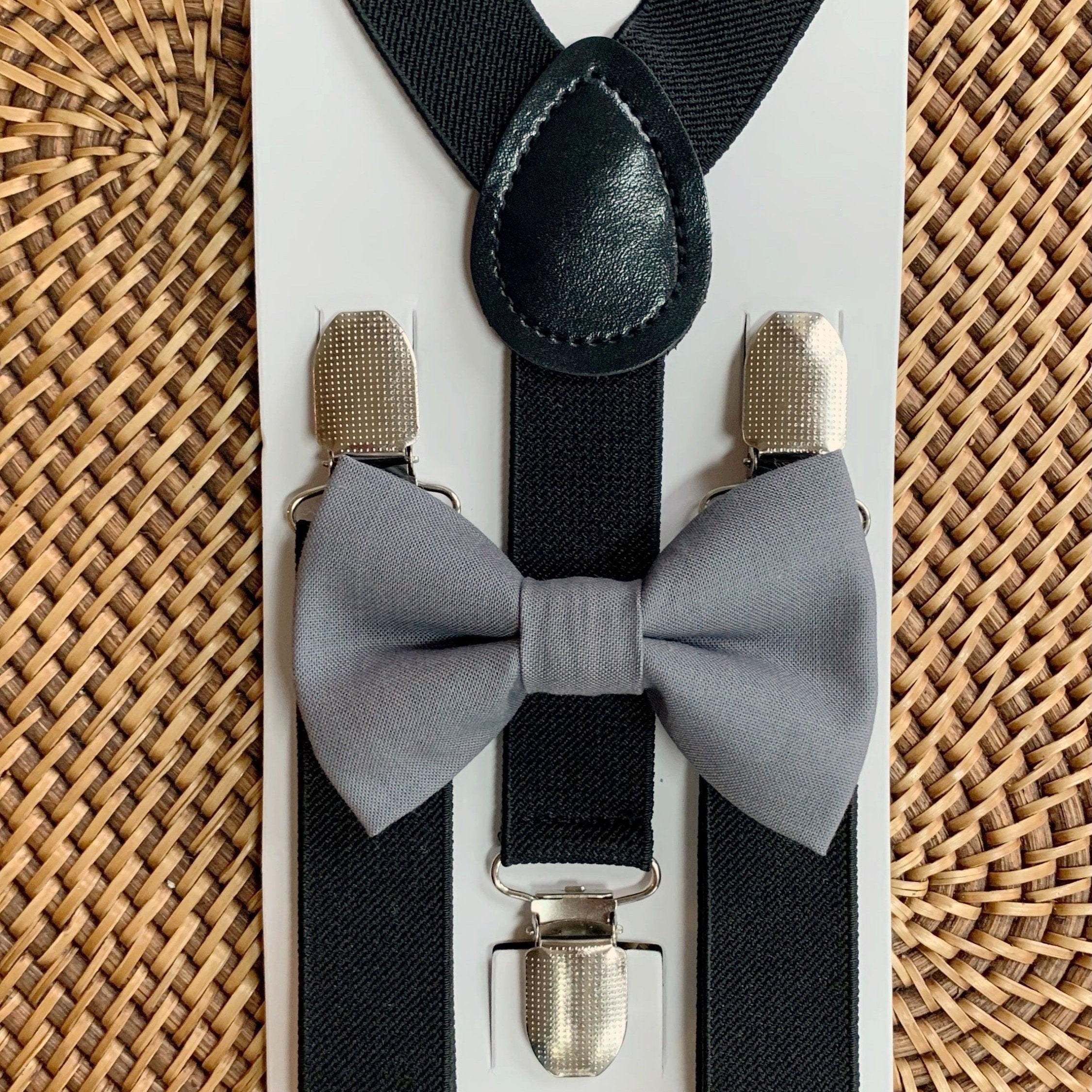 Size chart for suspender and bow tie sets from The Bold Bow Tie. Small (6mo-6yr): 18"-29" suspenders, 3.5" bow. Medium (7-12yr): 25.5"-40" suspenders, 4" bow. Adult (13yr-6ft tall): 25.5"-40" suspenders, 4.5" bow. Big & Tall (Over 6ft tall): 31"-53" suspenders, 4.5" bow. Instructions note to measure from the back waistband over the shoulder to the front waistband for a comfortable fit.