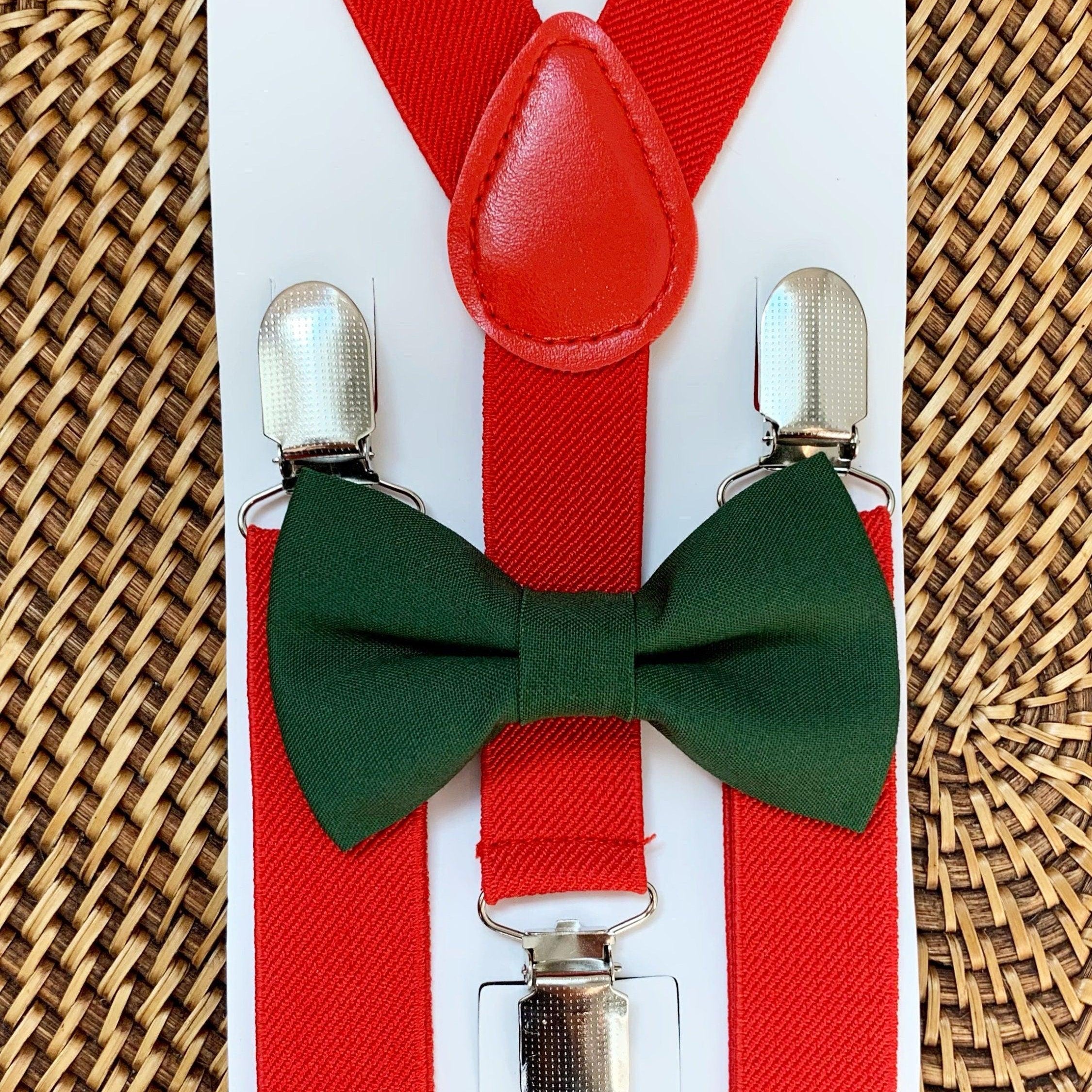 Size chart for suspender and bow tie sets from The Bold Bow Tie. Small (6mo-6yr): 18"-29" suspenders, 3.5" bow. Medium (7-12yr): 25.5"-40" suspenders, 4" bow. Adult (13yr-6ft tall): 25.5"-40" suspenders, 4.5" bow. Big & Tall (Over 6ft tall): 31"-53" suspenders, 4.5" bow. Instructions note to measure from the back waistband over the shoulder to the front waistband for a comfortable fit.