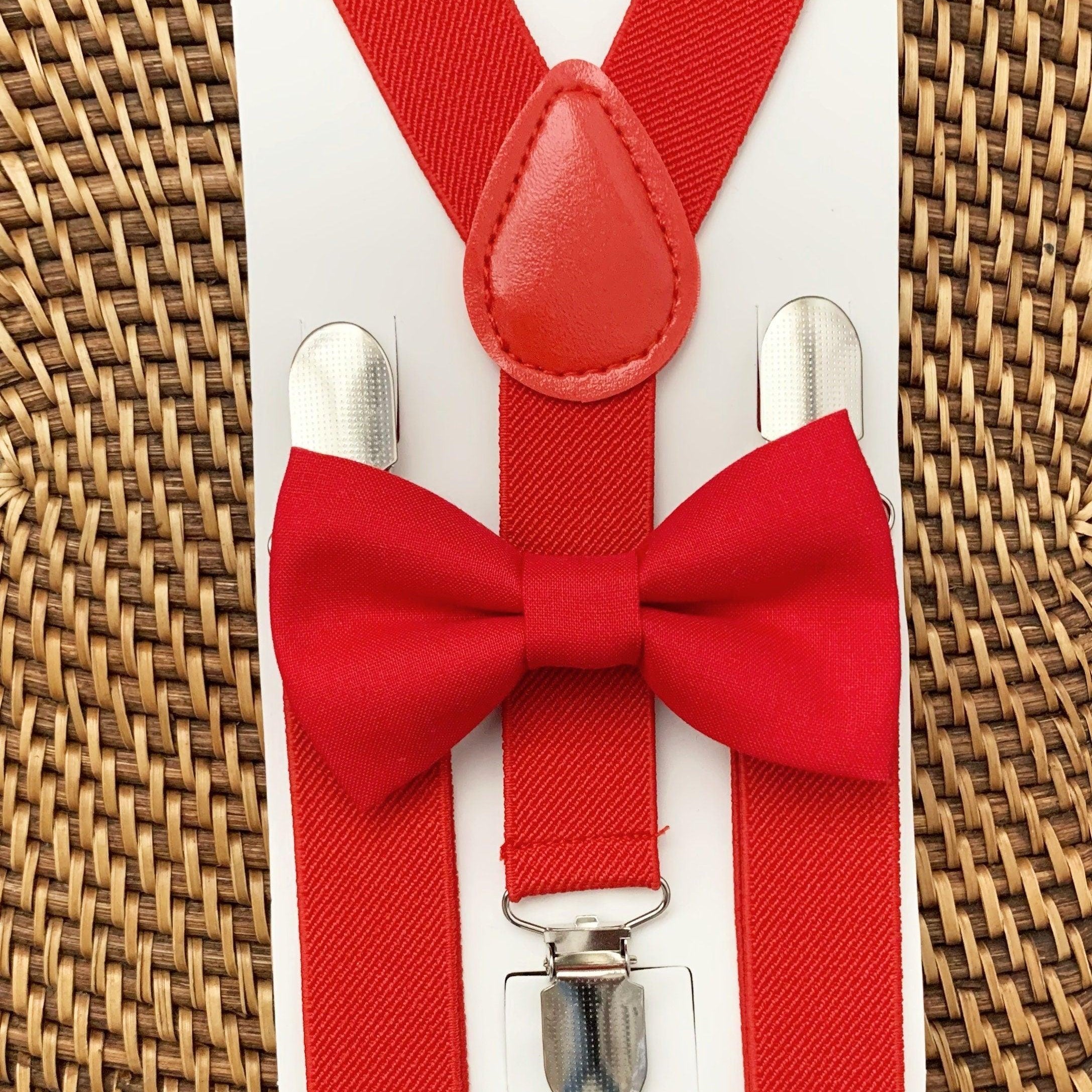 The Bold Bow Tie size chart for bow tie and suspender sets showing Small, Medium, Adult, and Big & Tall sizes with typical age ranges, suspender lengths, and bow tie widths. Small fits ages 6 months–6 years with 18–29 inch suspenders and a 3.5 inch bow tie; Medium fits ages 7–12 years with 25.5–40 inch suspenders and a 4 inch bow tie; Adult fits ages 13 years–6 feet tall with 25.5–40 inch suspenders and a 4.5 inch bow tie; Big & Tall fits over 6 feet tall with 31–53 inch suspenders and a 4.5 inch bow tie.
