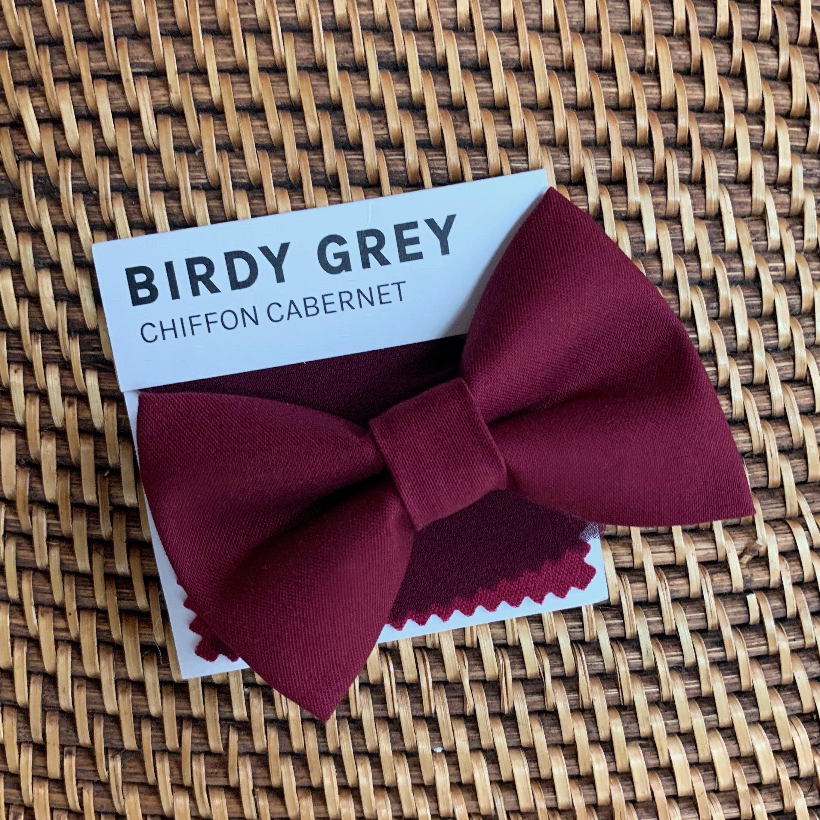Size chart for suspender and bow tie sets from The Bold Bow Tie. Small (6mo-6yr): 18"-29" suspenders, 3.5" bow. Medium (7-12yr): 25.5"-40" suspenders, 4" bow. Adult (13yr-6ft tall): 25.5"-40" suspenders, 4.5" bow. Big & Tall (Over 6ft tall): 31"-53" suspenders, 4.5" bow. Instructions note to measure from the back waistband over the shoulder to the front waistband for a comfortable fit.